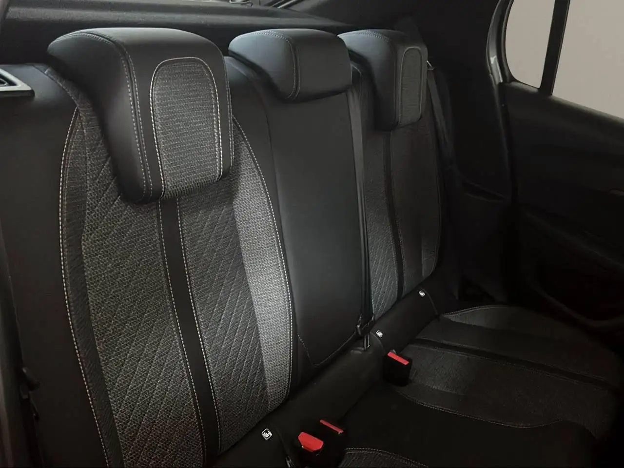 Peugeot 208 PureTech 100 Stop&Start 5 porte Allure 12