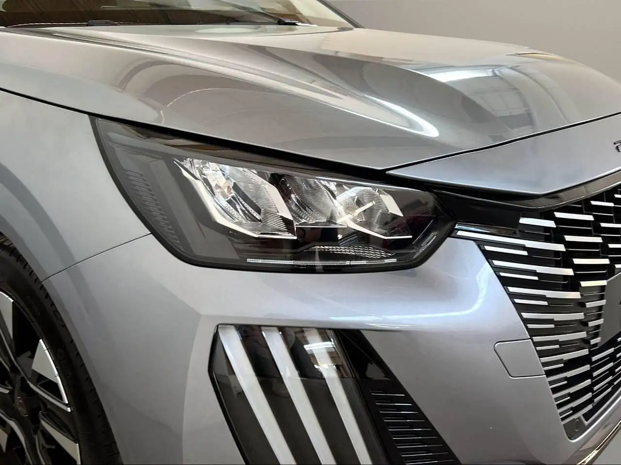 Peugeot 208 PureTech 100 Stop&Start 5 porte Allure 32