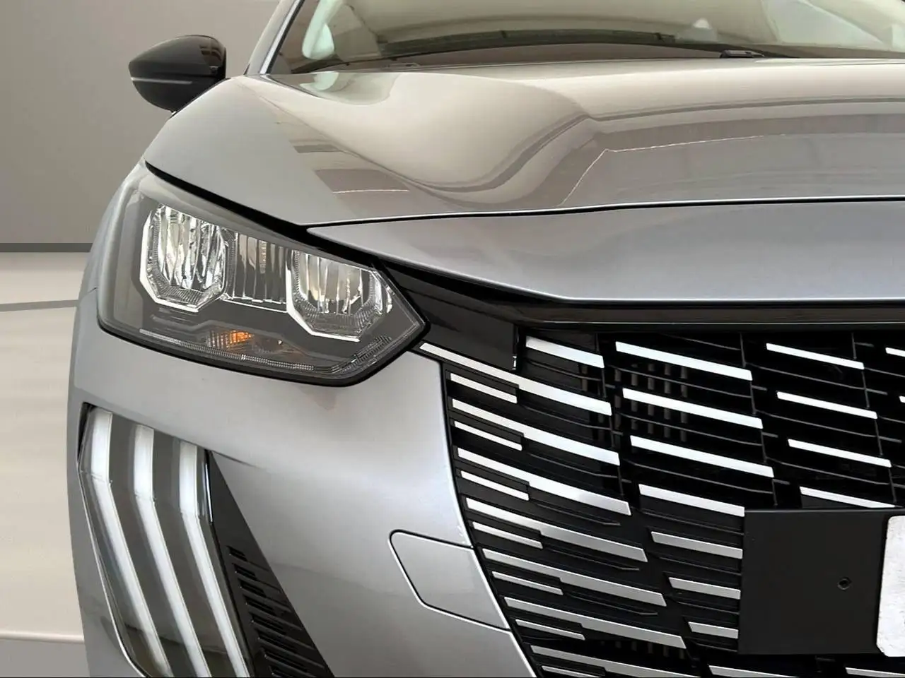 Peugeot 208 PureTech 100 Stop&Start 5 porte Allure 31