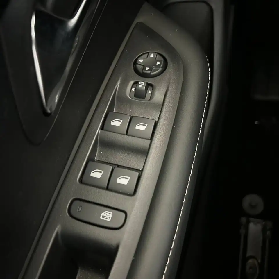 Peugeot 208 PureTech 100 Stop&Start 5 porte Allure 29