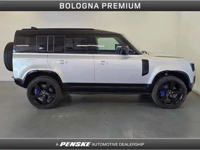 Land Rover Defender 110 view 6