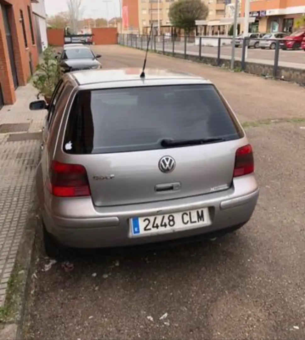 Volkswagen Golf 1.9TDI Conceptline 100 - 2