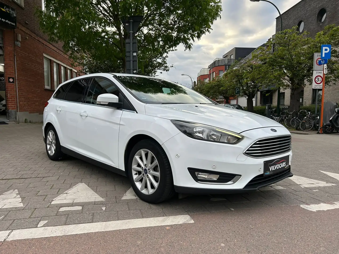 Ford Focus 1.5 TDCi Blanc - 2