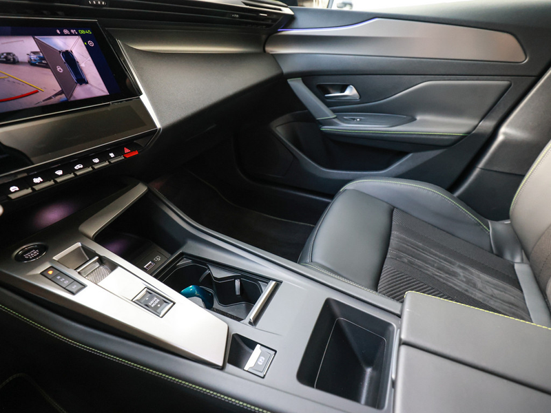 Peugeot 408 GT PureTech 130EAT8 ACC PANO MATRIX-LED — photo 14