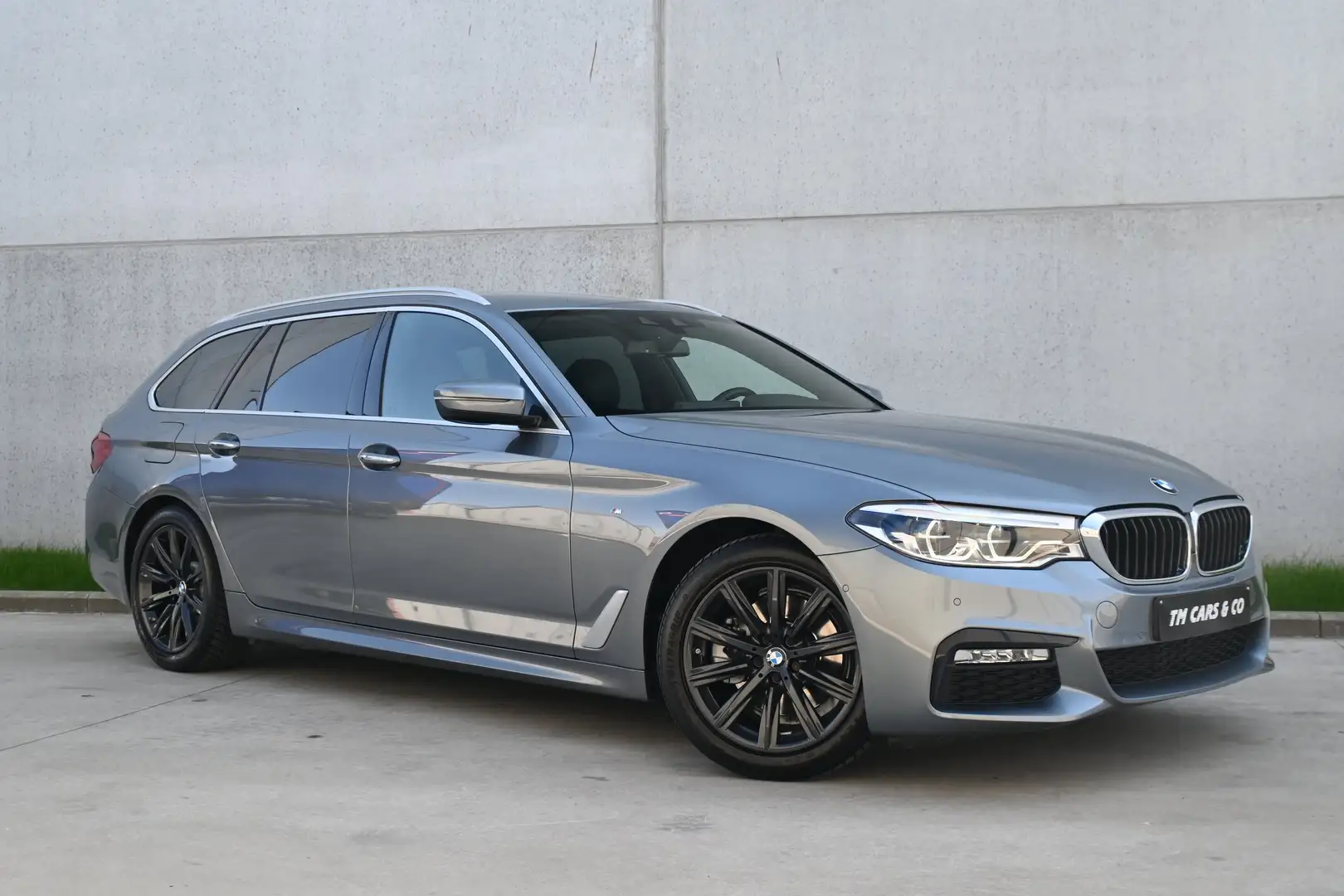 BMW 520 DA G31 M pack / Camera GPS, LED, Trekhaak, Carplay Gris - 1