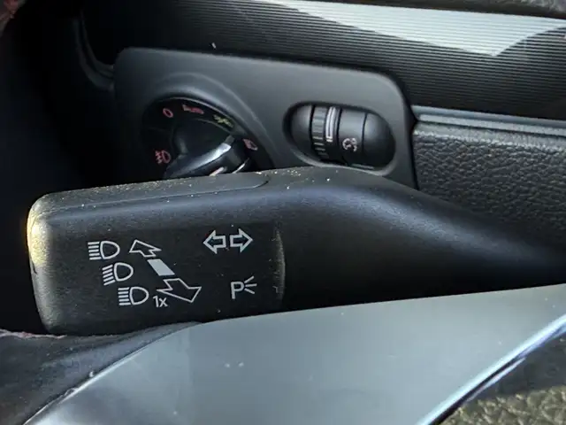 Volkswagen Golf view 9