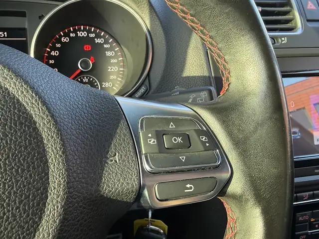 Volkswagen Golf view 13
