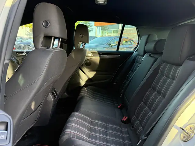 Volkswagen Golf view 5