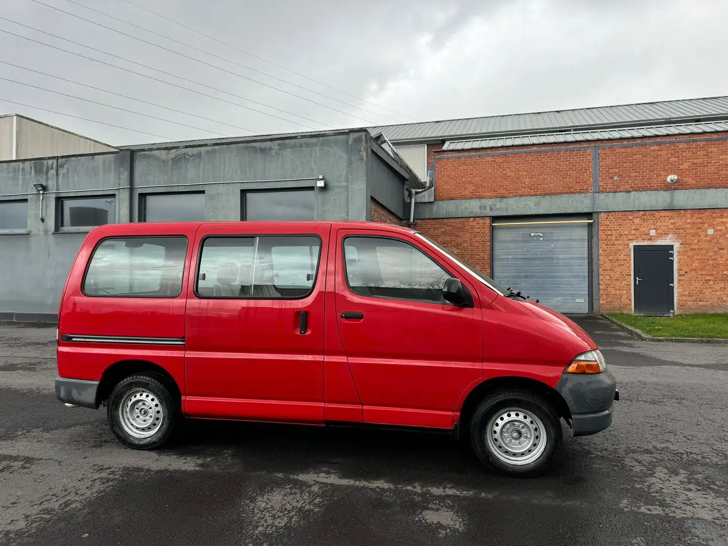 Toyota Hiace 2.4 Diesel normal original moteur ordinaire Rosso - 2