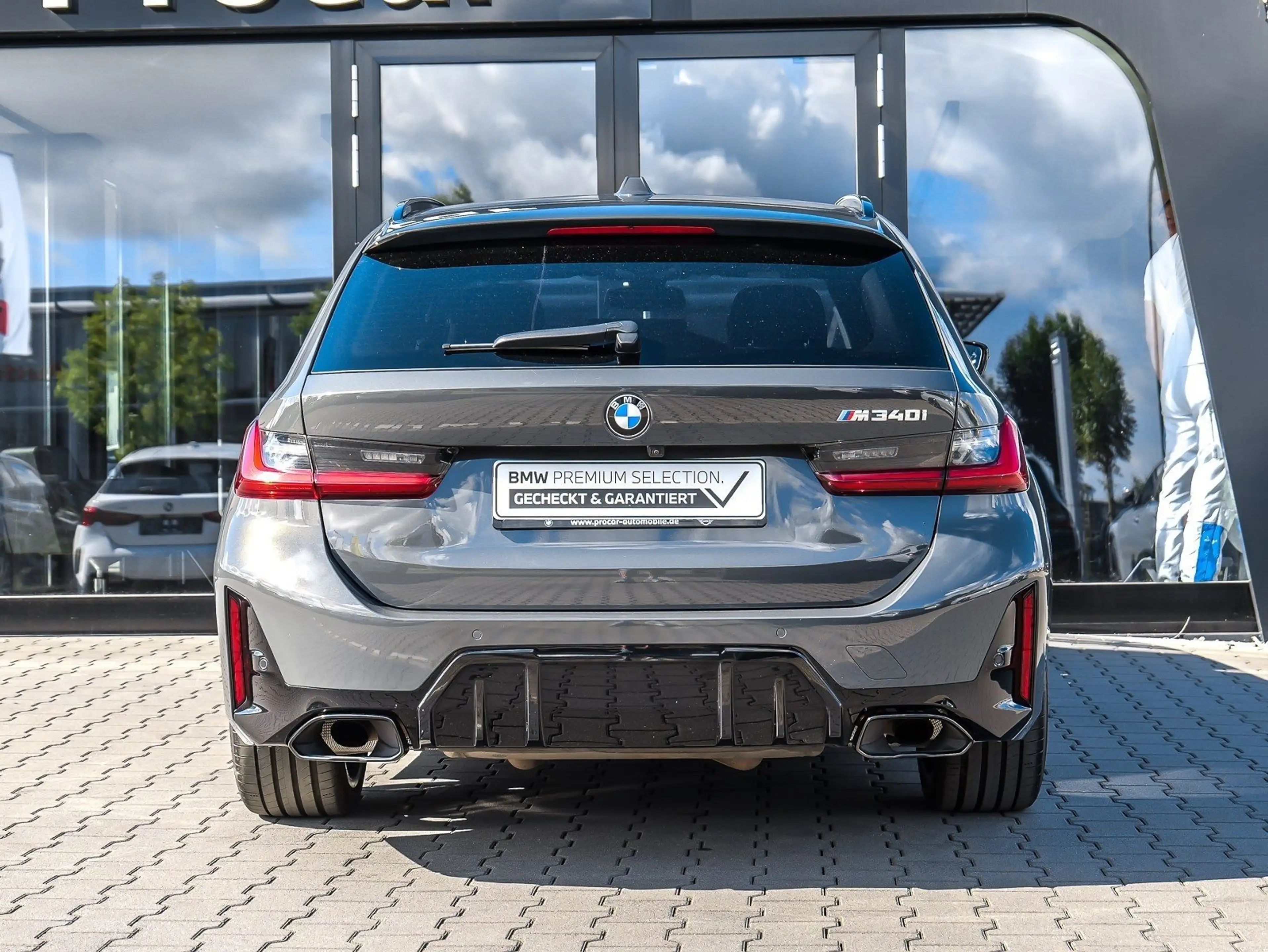 BMW 340 M340i xDrive Touring — photo 11