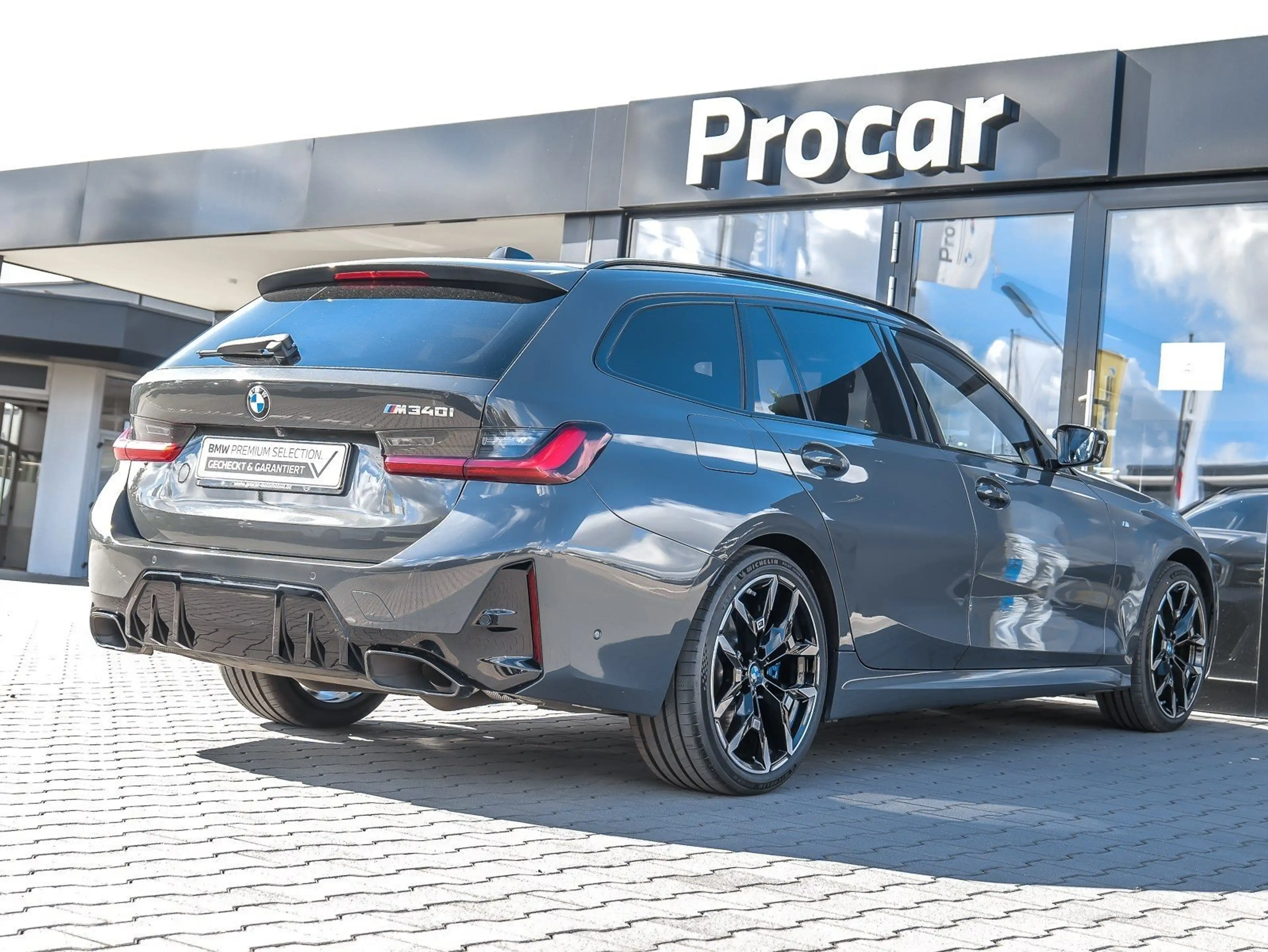 BMW 340 M340i xDrive Touring — photo 2