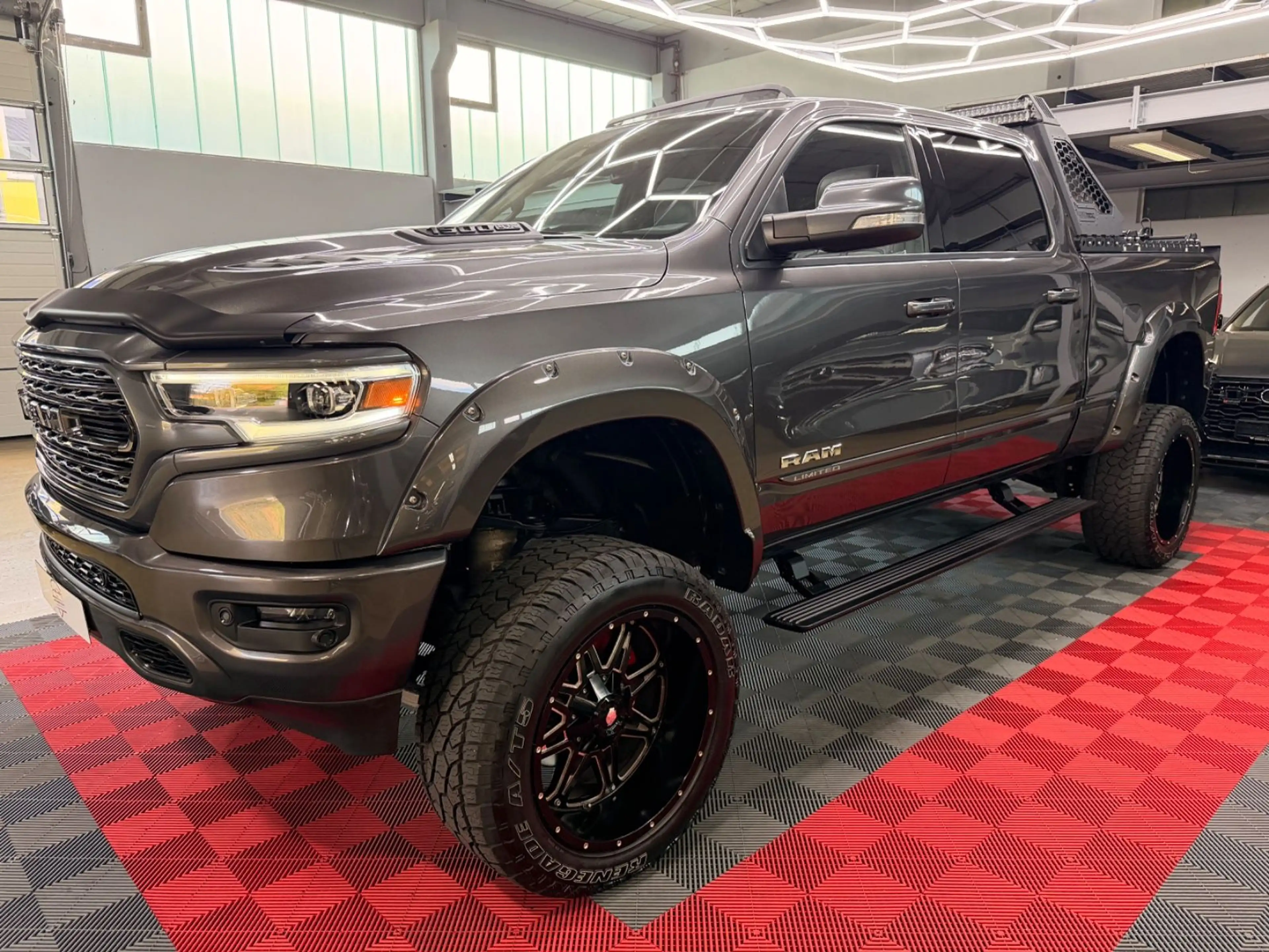 Dodge RAM 1500 5.7 4X4 LIMITED PANO LPG MonsterTruck — photo 5