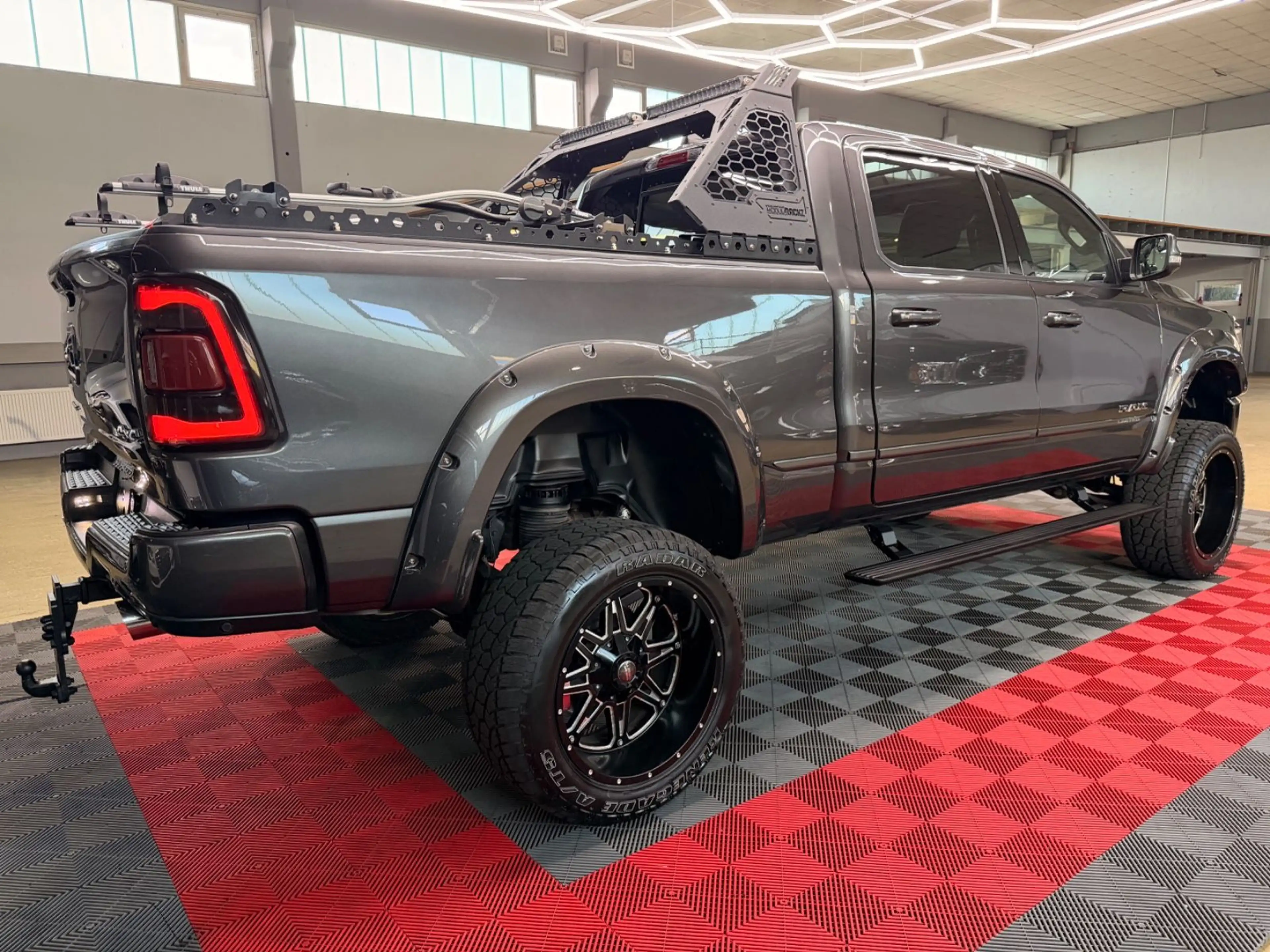 Dodge RAM 1500 5.7 4X4 LIMITED PANO LPG MonsterTruck — photo 13