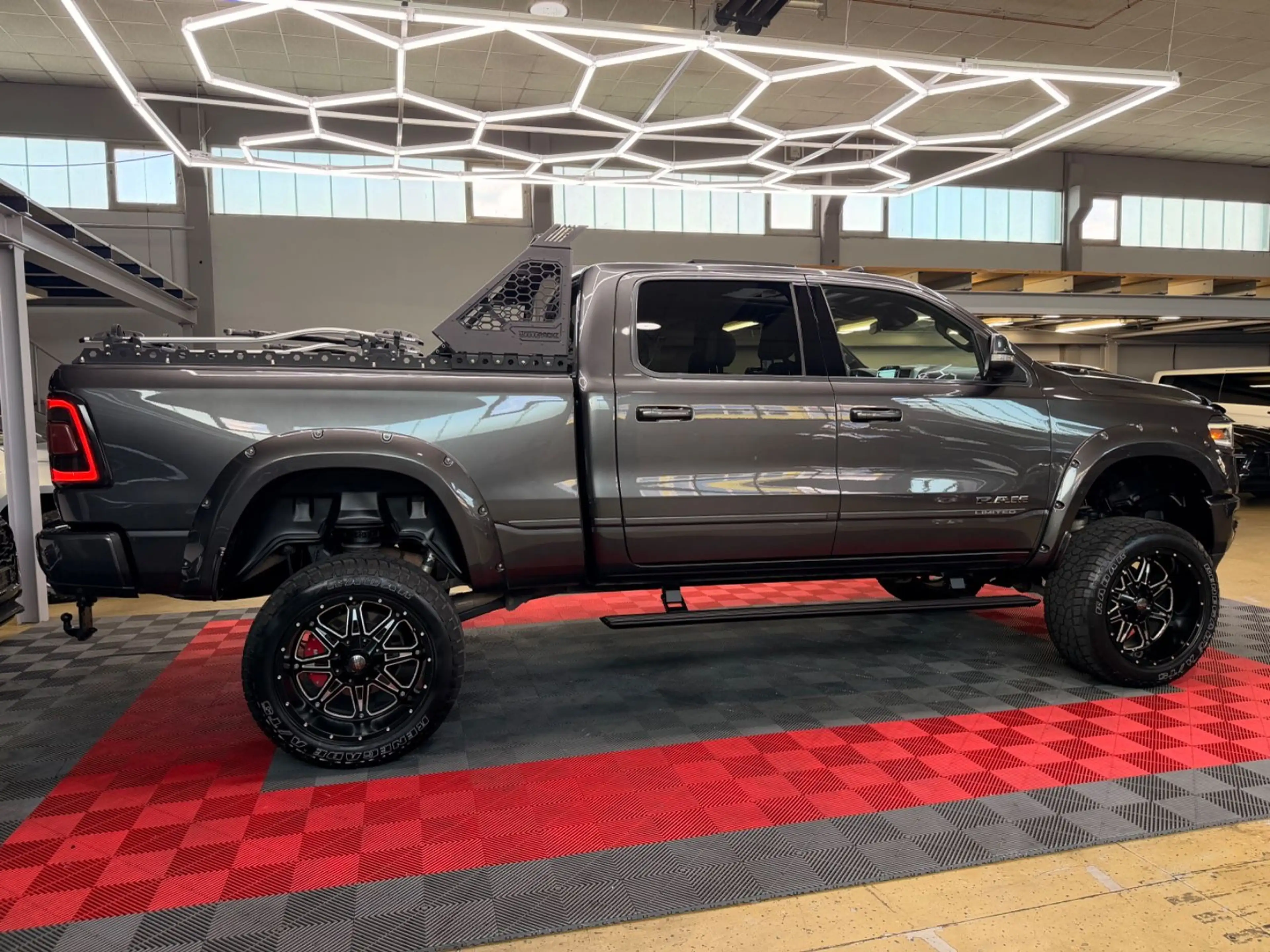 Dodge RAM 1500 5.7 4X4 LIMITED PANO LPG MonsterTruck — photo 12