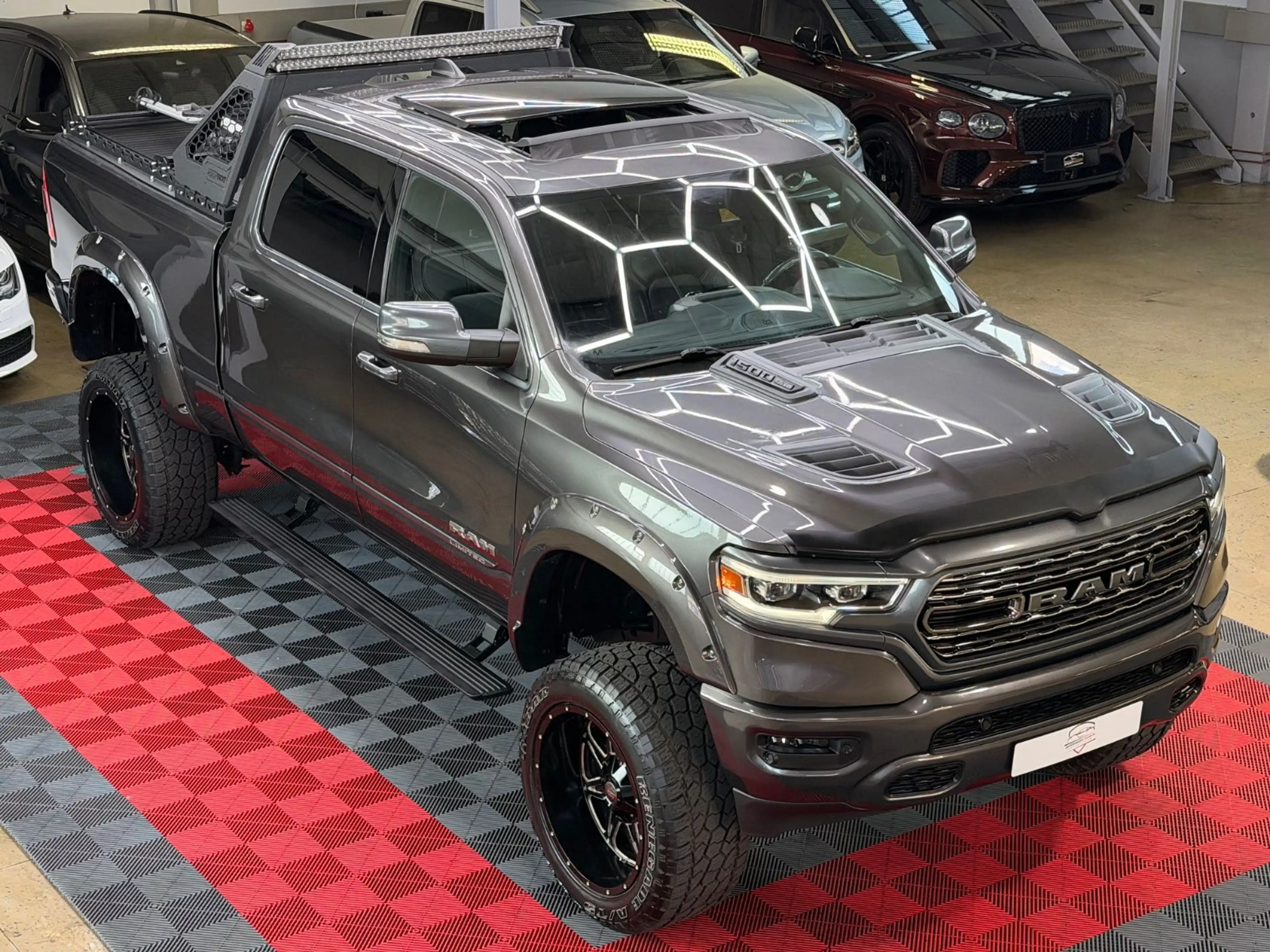 Dodge RAM 1500 5.7 4X4 LIMITED PANO LPG MonsterTruck