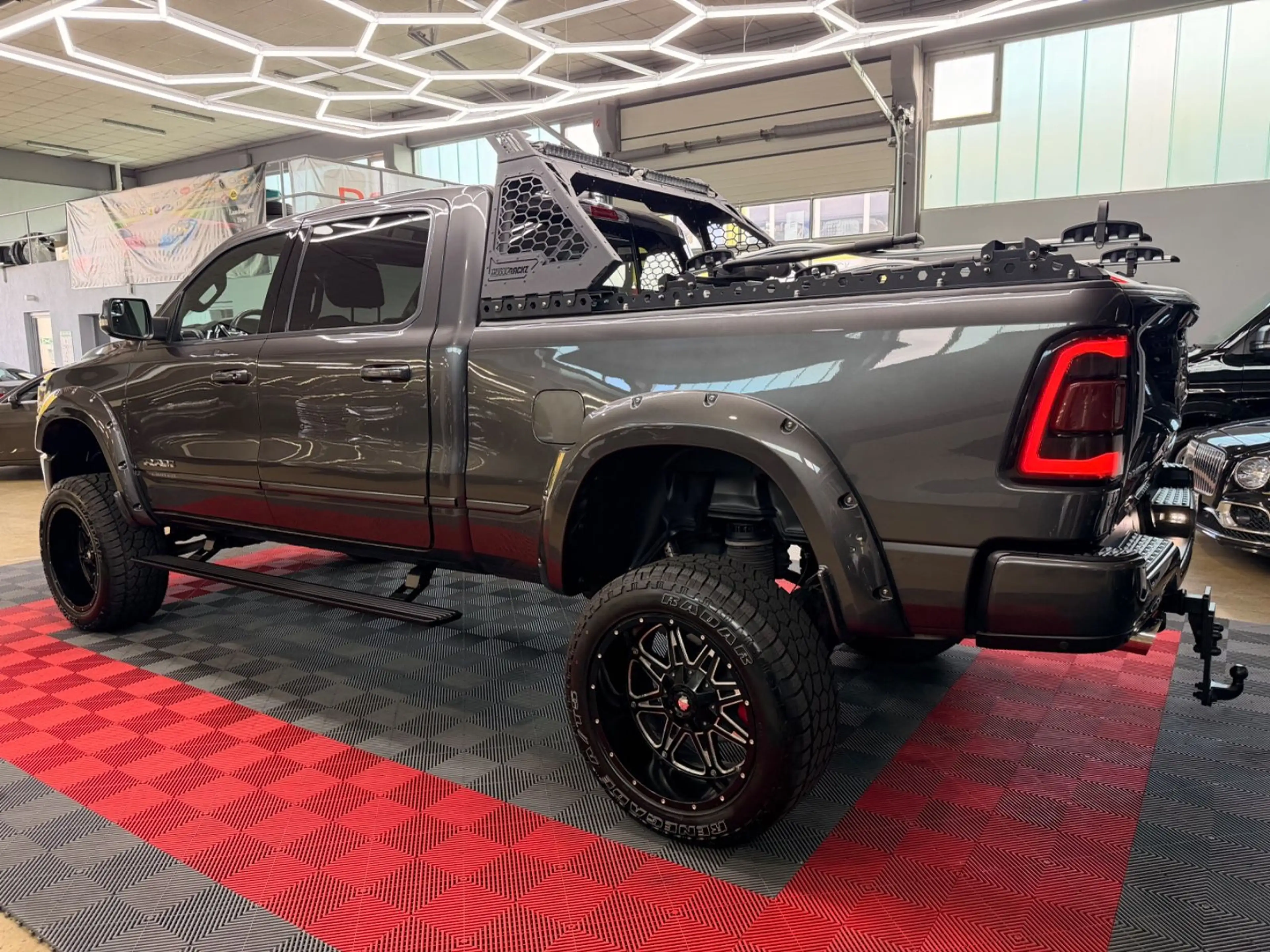 Dodge RAM 1500 5.7 4X4 LIMITED PANO LPG MonsterTruck — photo 6