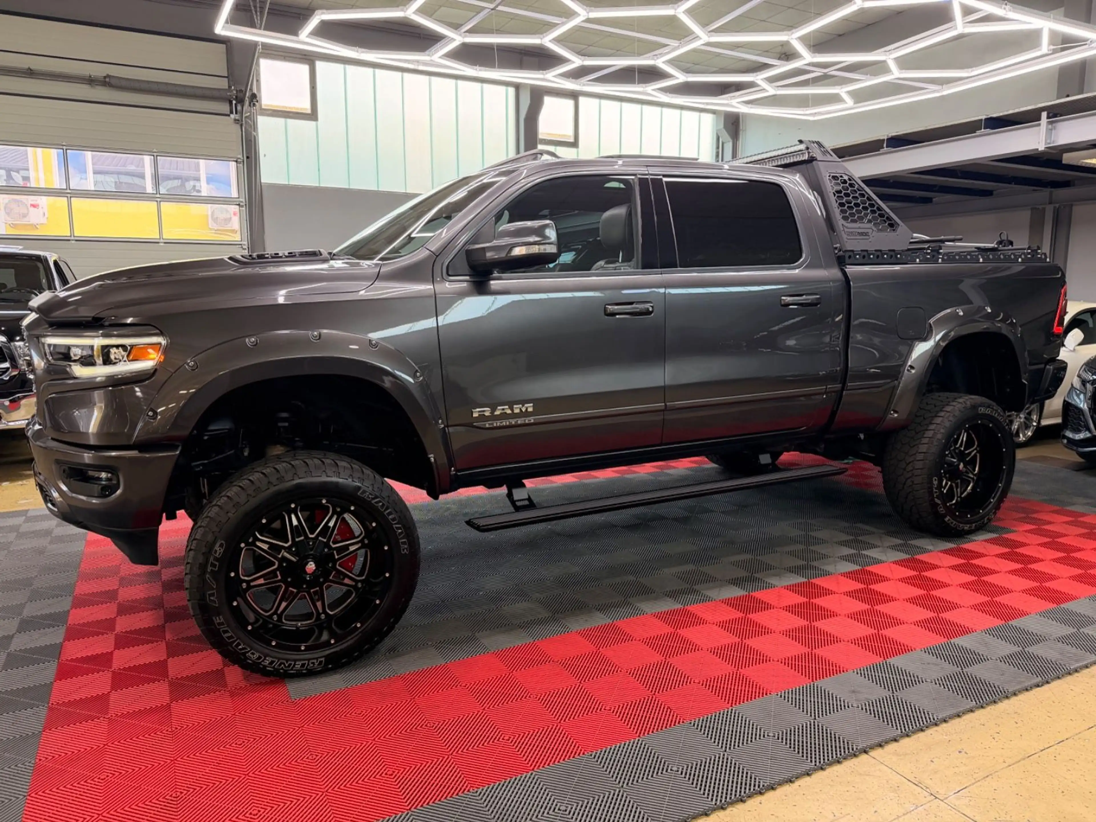 Dodge RAM 1500 5.7 4X4 LIMITED PANO LPG MonsterTruck — photo 8