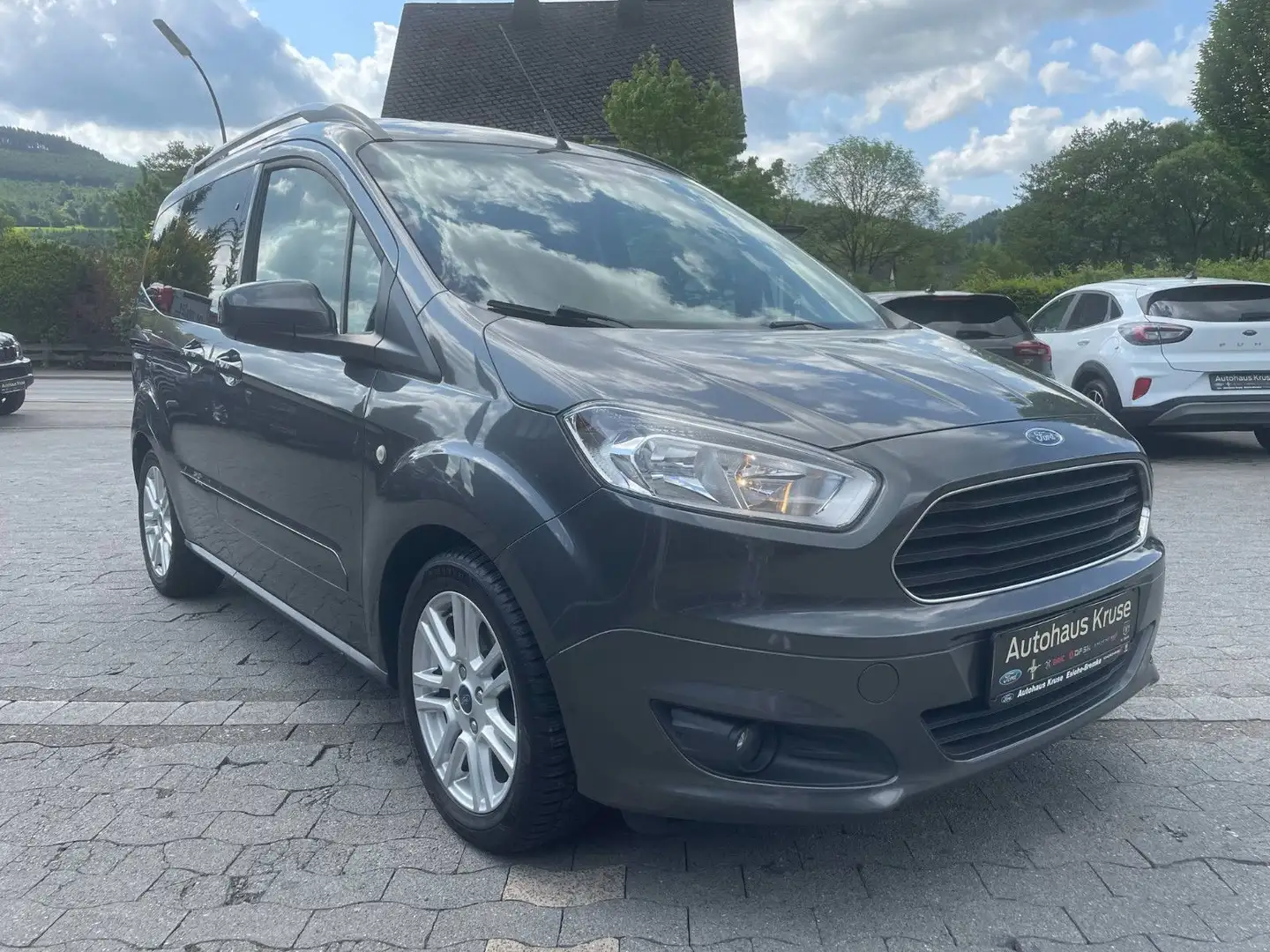 Ford Tourneo Courier 1.0 EcoBoost 74kW Titanium+SHZ* Šedá - 1