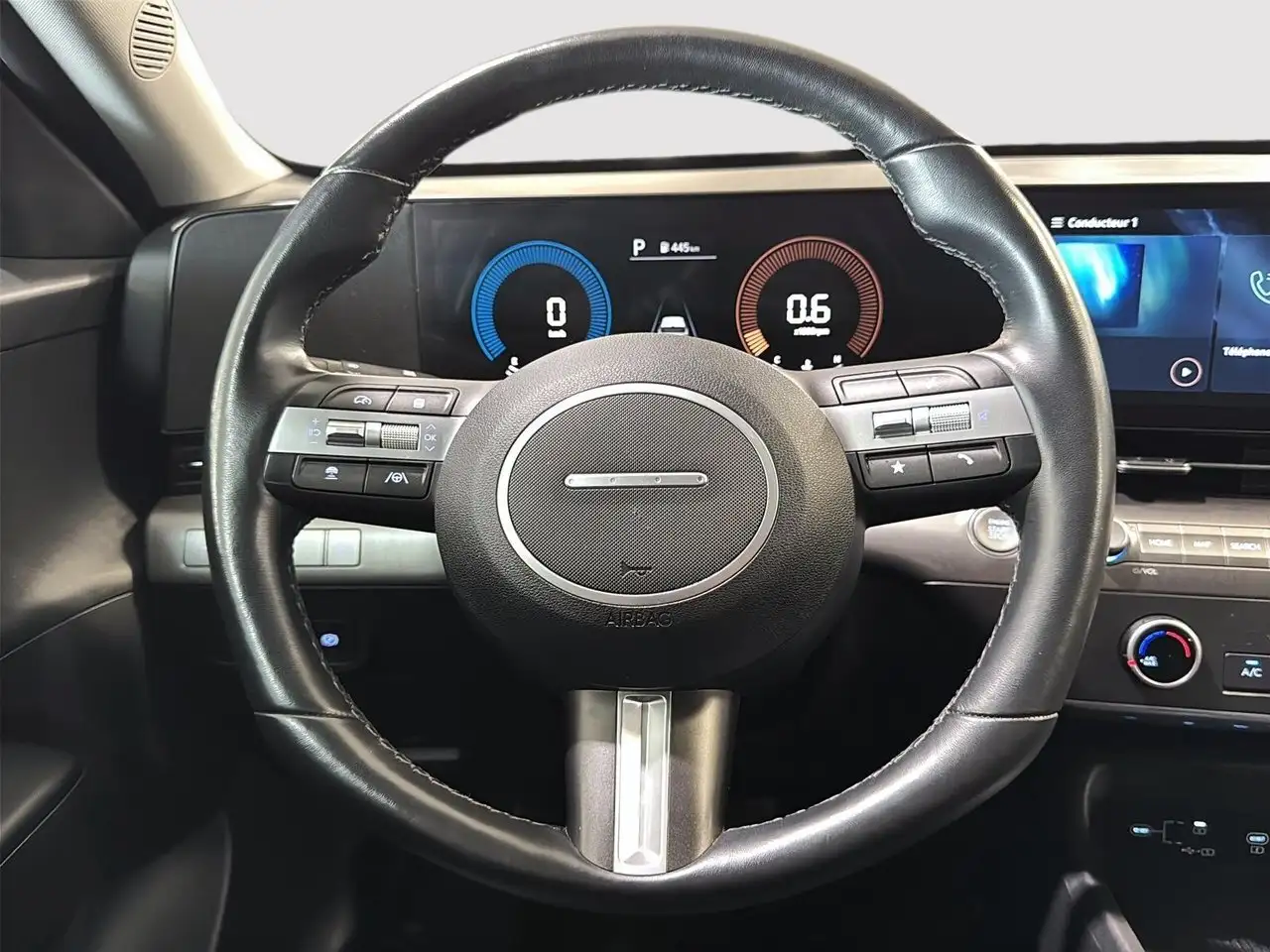 Hyundai KONA снимка Hyundai KONA