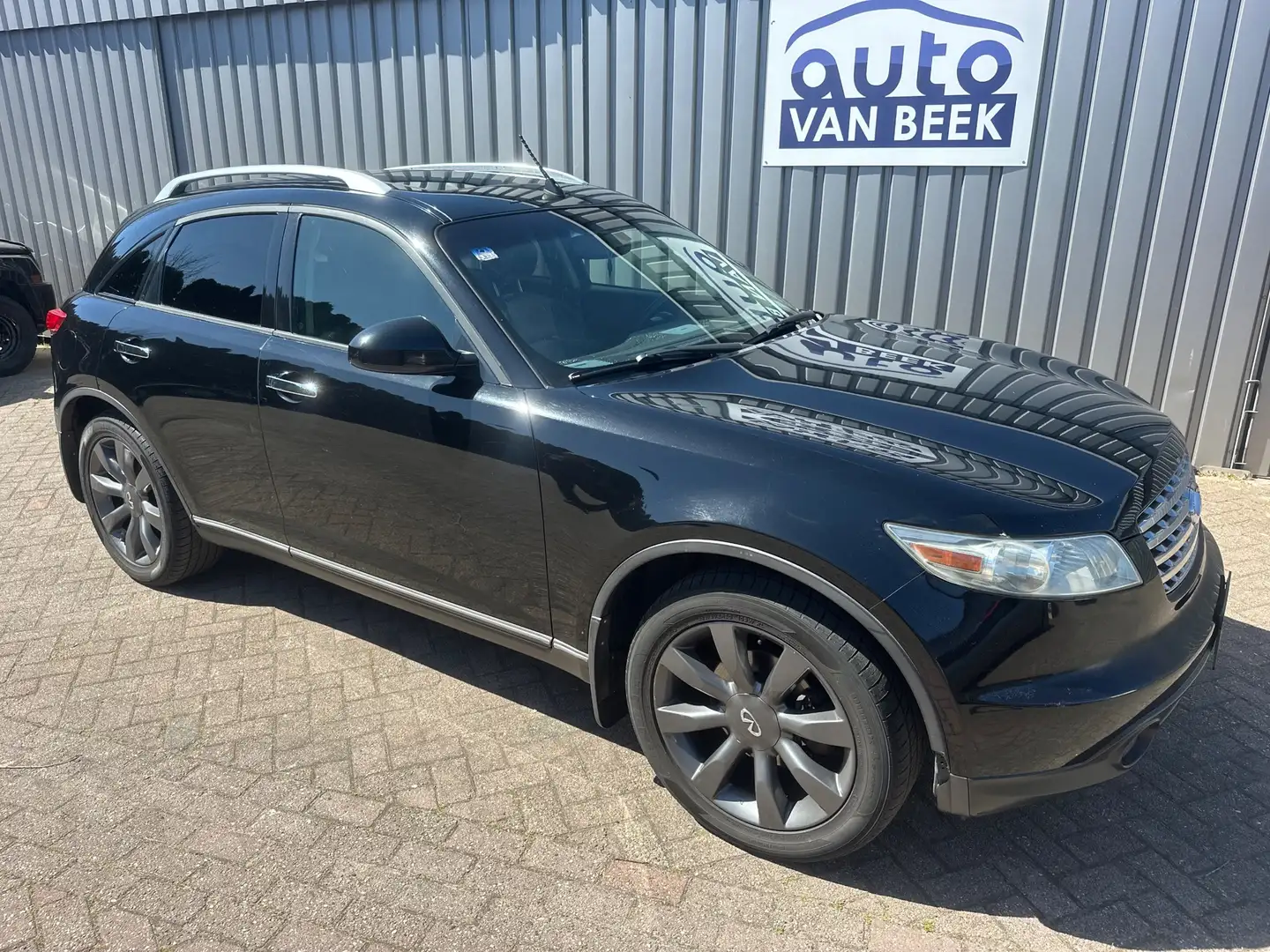 Infiniti FX 35 Schwarz - 2