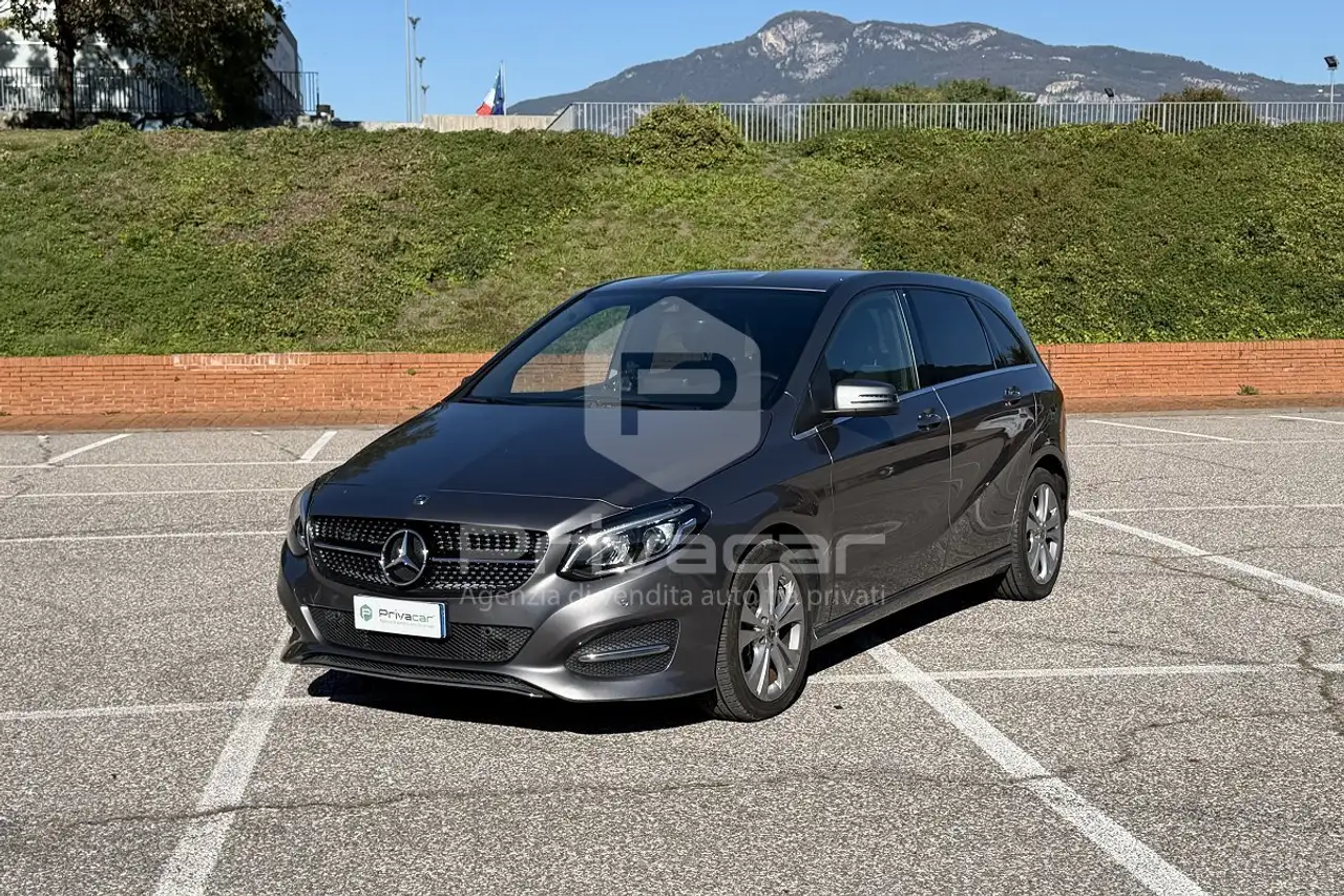 Mercedes-Benz B 180