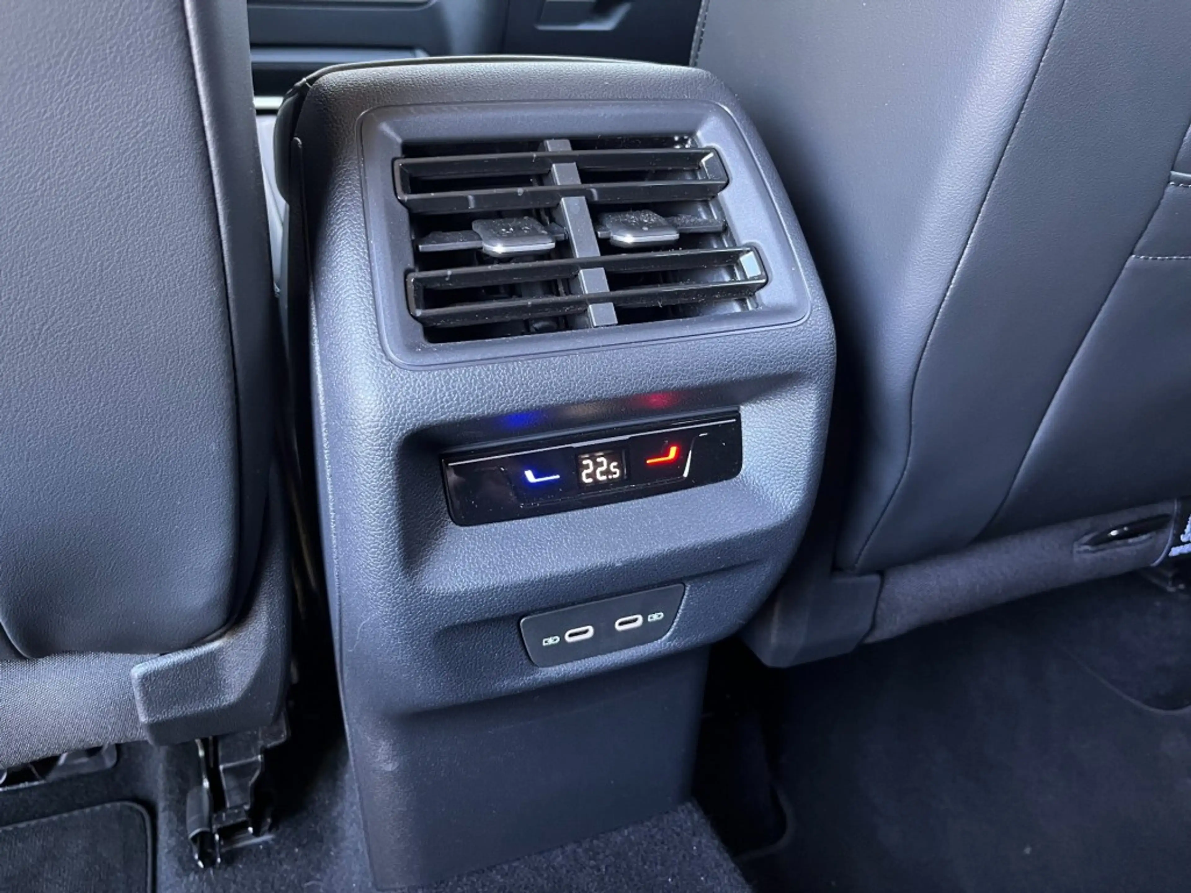 Volkswagen Tiguan 1.5 eTSI GOAL - TREKH. - LED PLUS - 360 GR. - 18 I — photo 27
