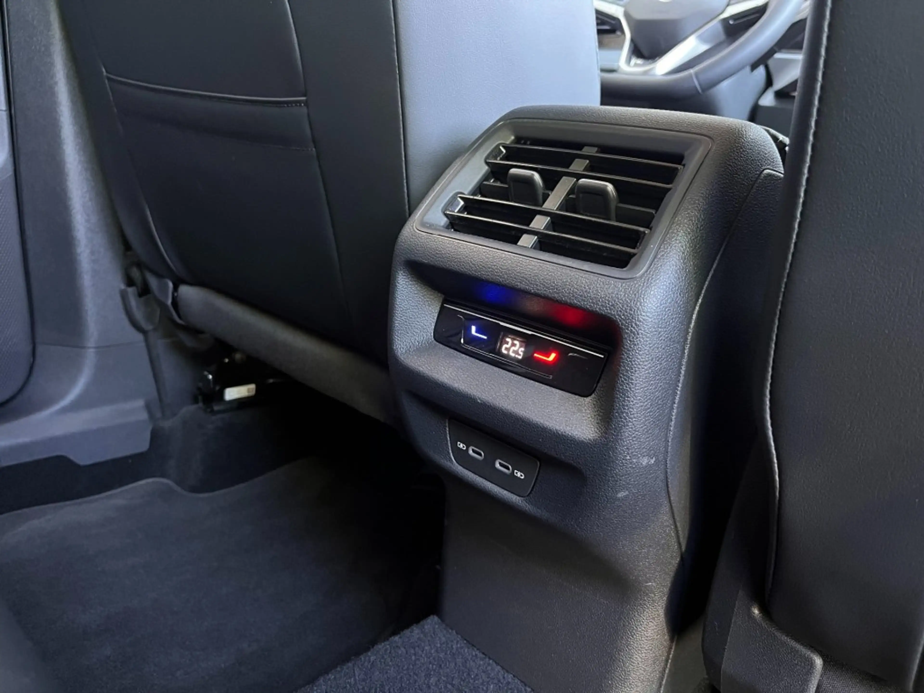 Volkswagen Tiguan 1.5 eTSI GOAL - TREKH. - LED PLUS - 360 GR. - 18 I — photo 31