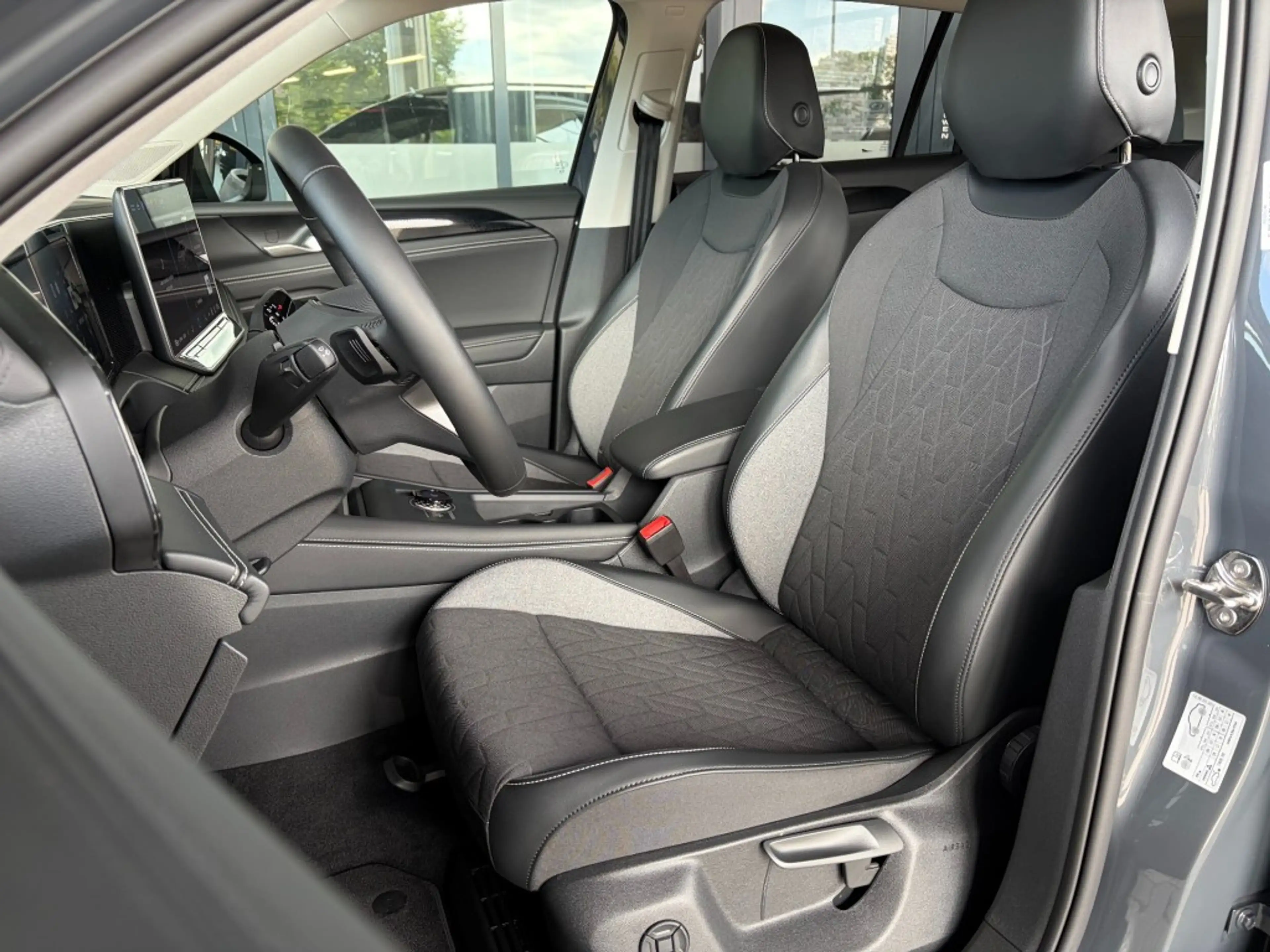 Volkswagen Tiguan 1.5 eTSI GOAL - TREKH. - LED PLUS - 360 GR. - 18 I — photo 4