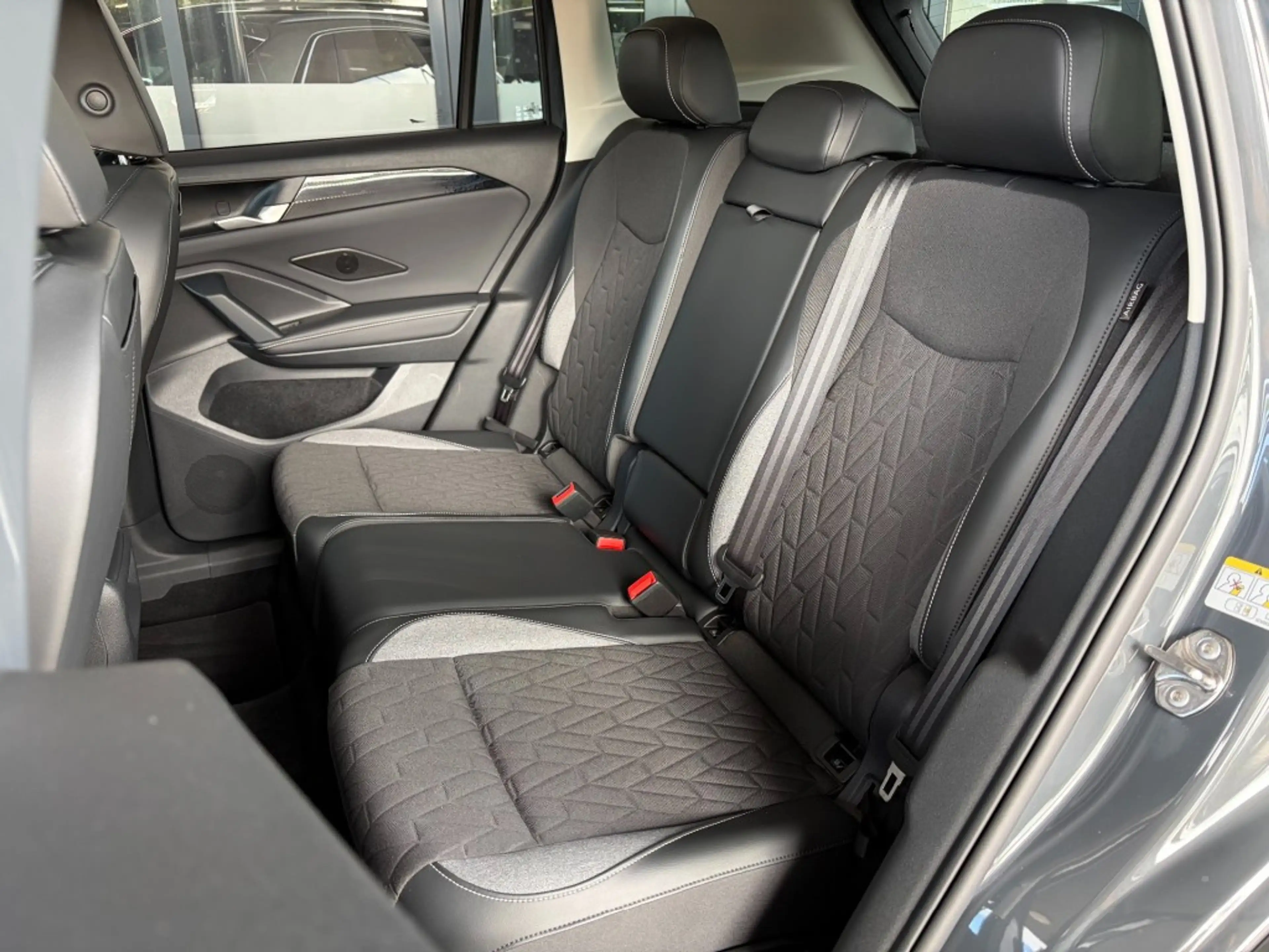 Volkswagen Tiguan 1.5 eTSI GOAL - TREKH. - LED PLUS - 360 GR. - 18 I — photo 11