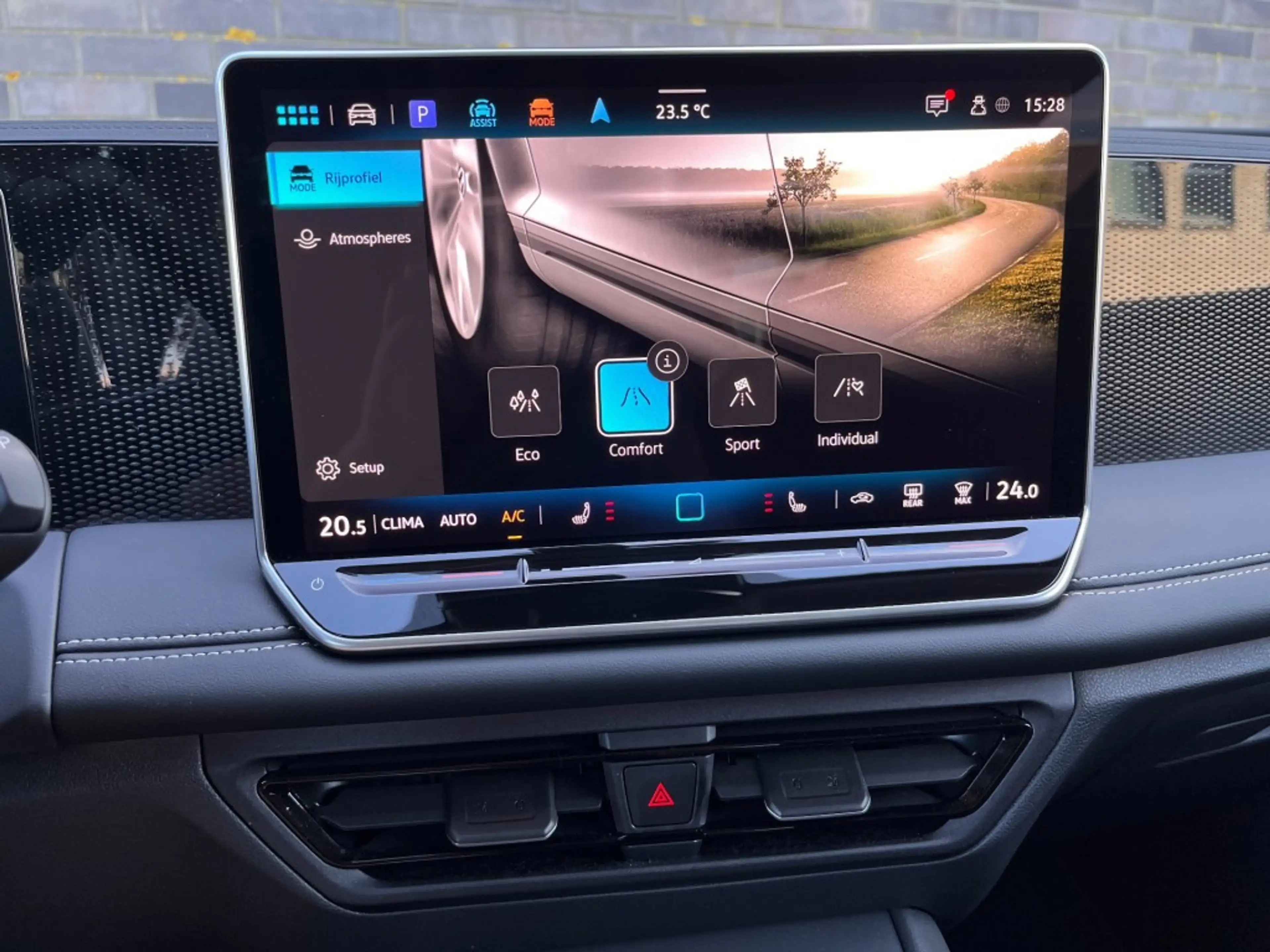 Volkswagen Tiguan 1.5 eTSI GOAL - TREKH. - LED PLUS - 360 GR. - 18 I — photo 26
