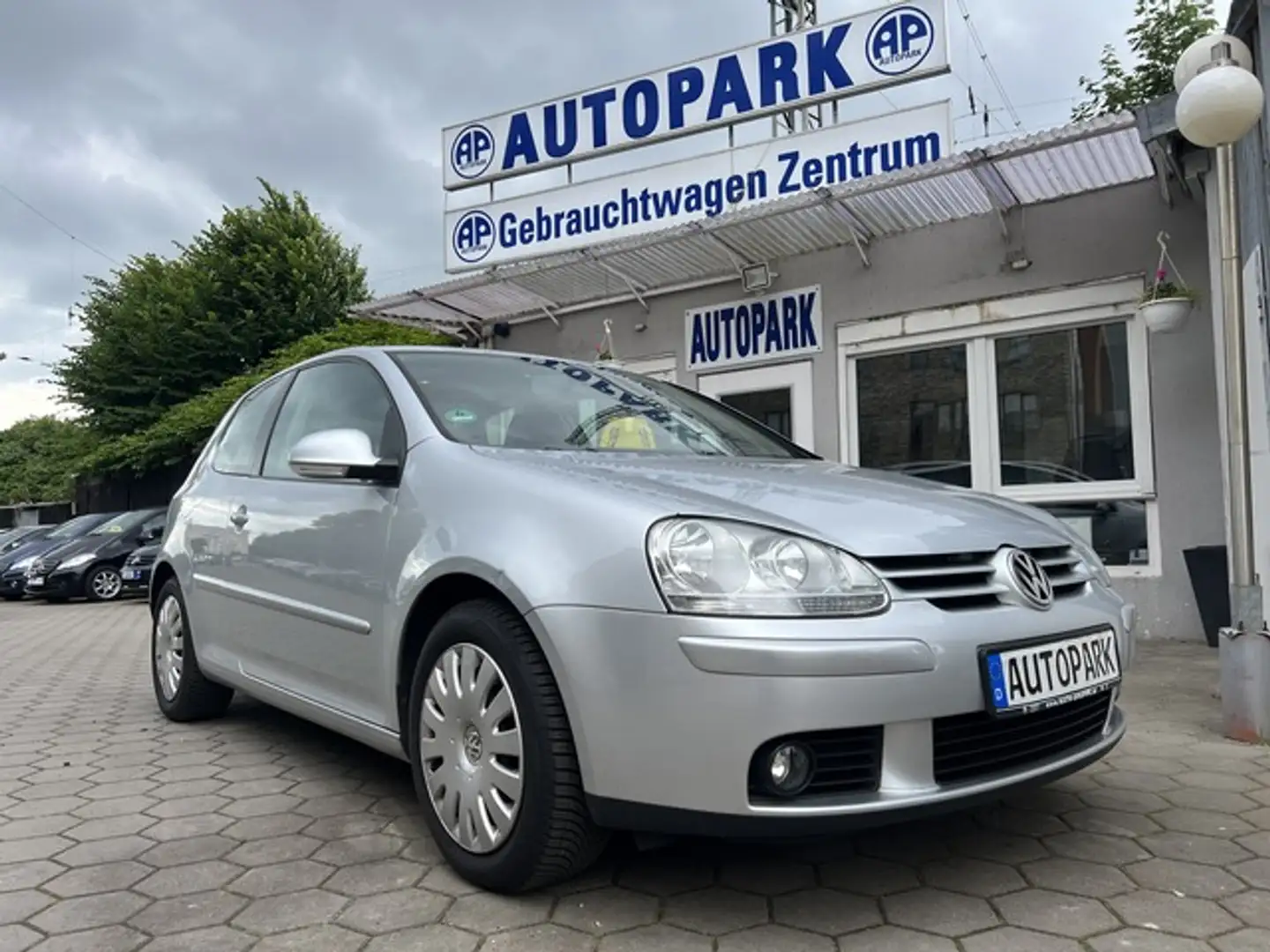 Volkswagen Golf 1.4 TSI Comfortline Limousine*Navi*PDC*Alu Silber - 1
