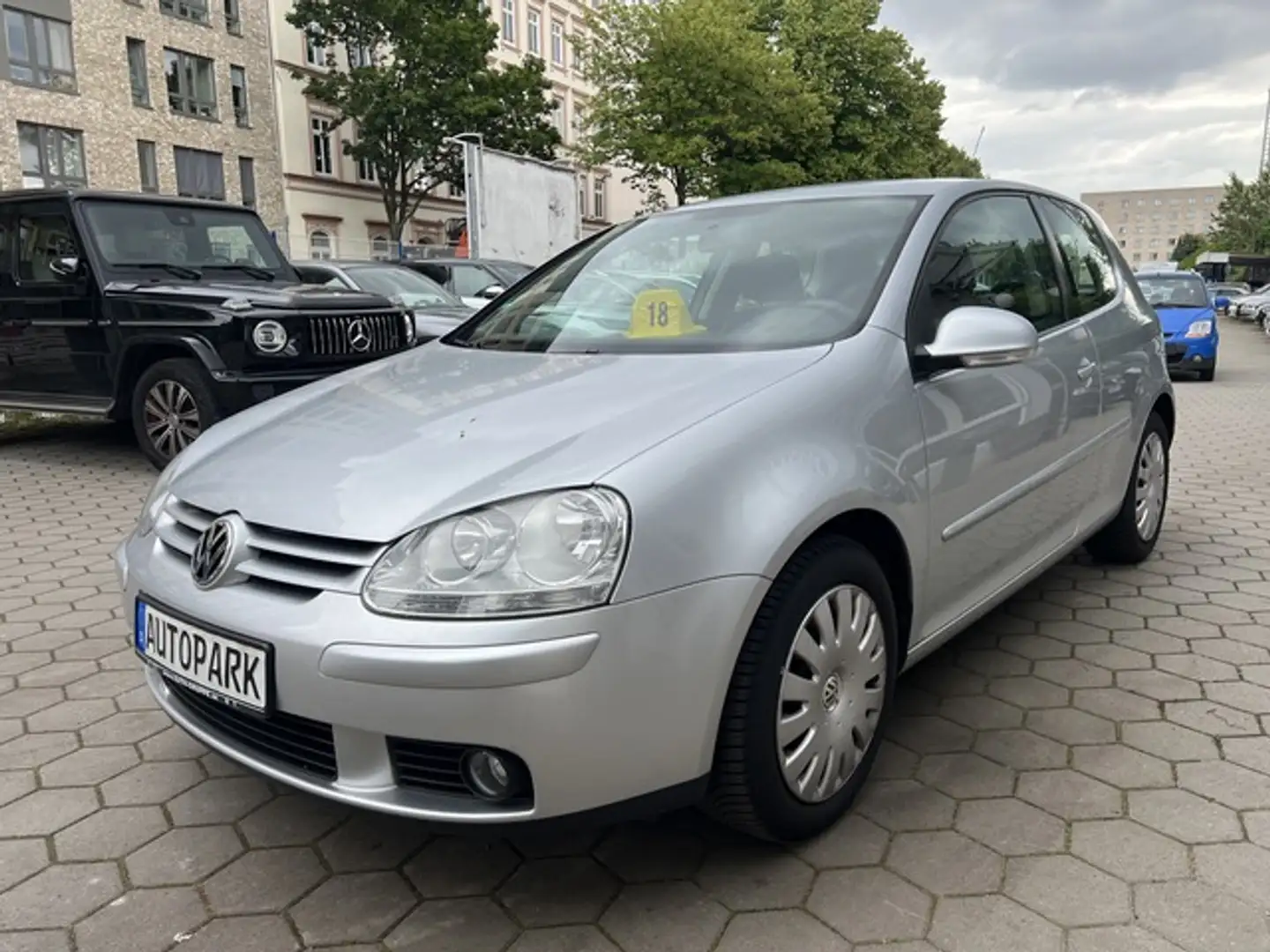 Volkswagen Golf 1.4 TSI Comfortline Limousine*Navi*PDC*Alu Silber - 2