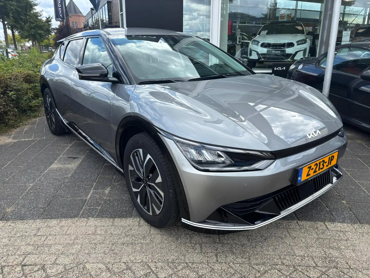 Kia EV6 Plus 77.4 kWh Trekhaak, 800 Volt, Stoelventilatie/ Gris - 2