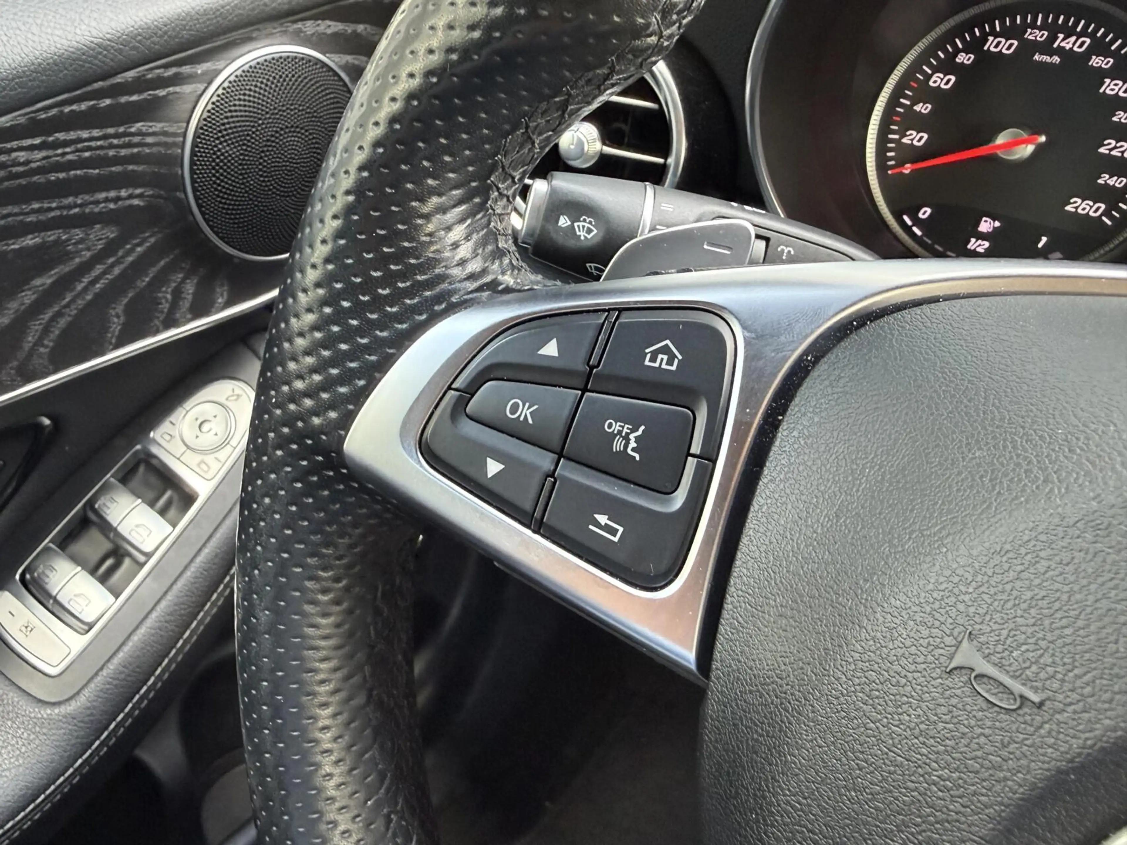 Mercedes-Benz GLC 350 350e 4MATIC Premium Plus AMG-Line | Alcantara/Lede — photo 13
