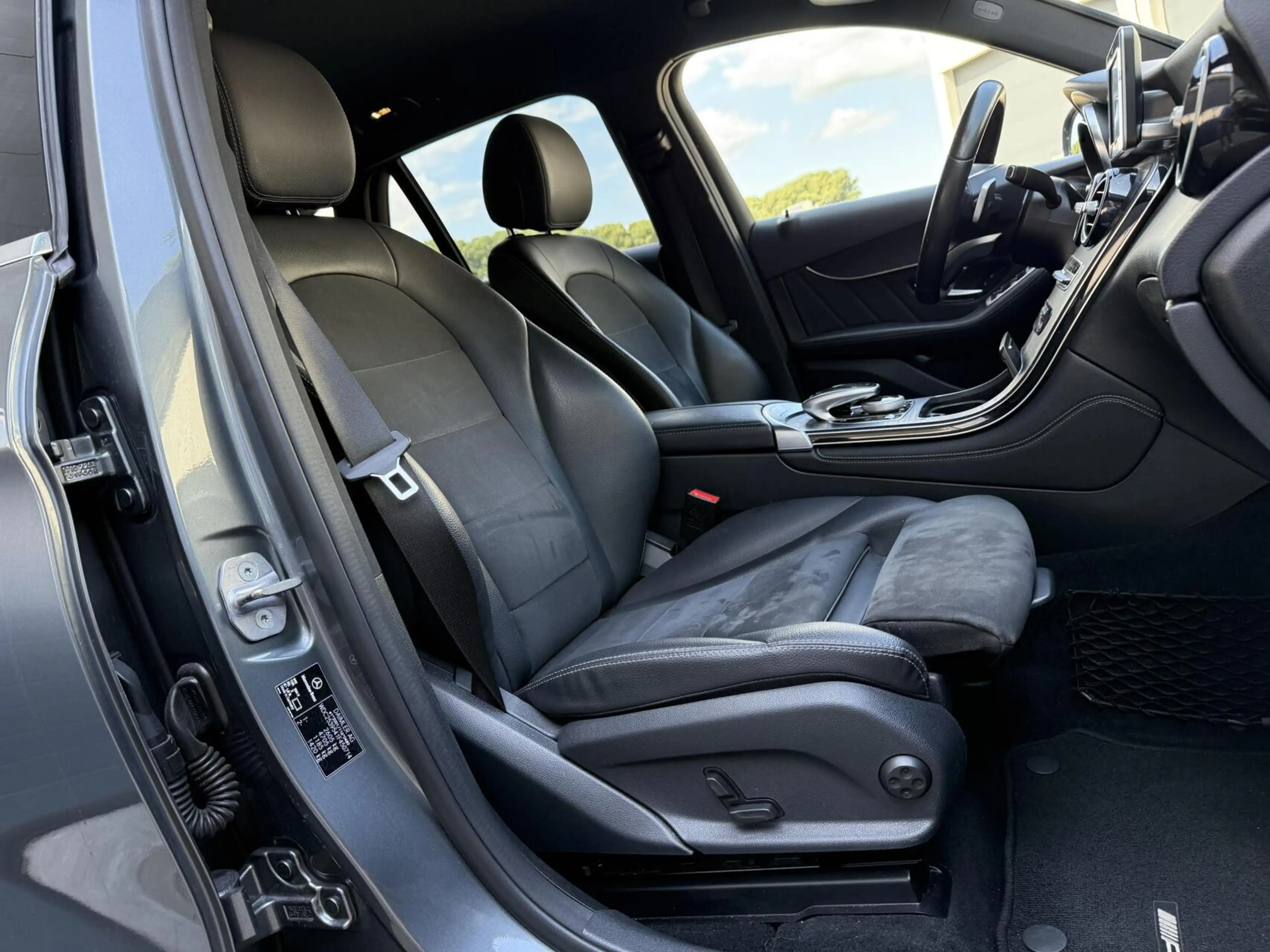 Mercedes-Benz GLC 350 350e 4MATIC Premium Plus AMG-Line | Alcantara/Lede — photo 22