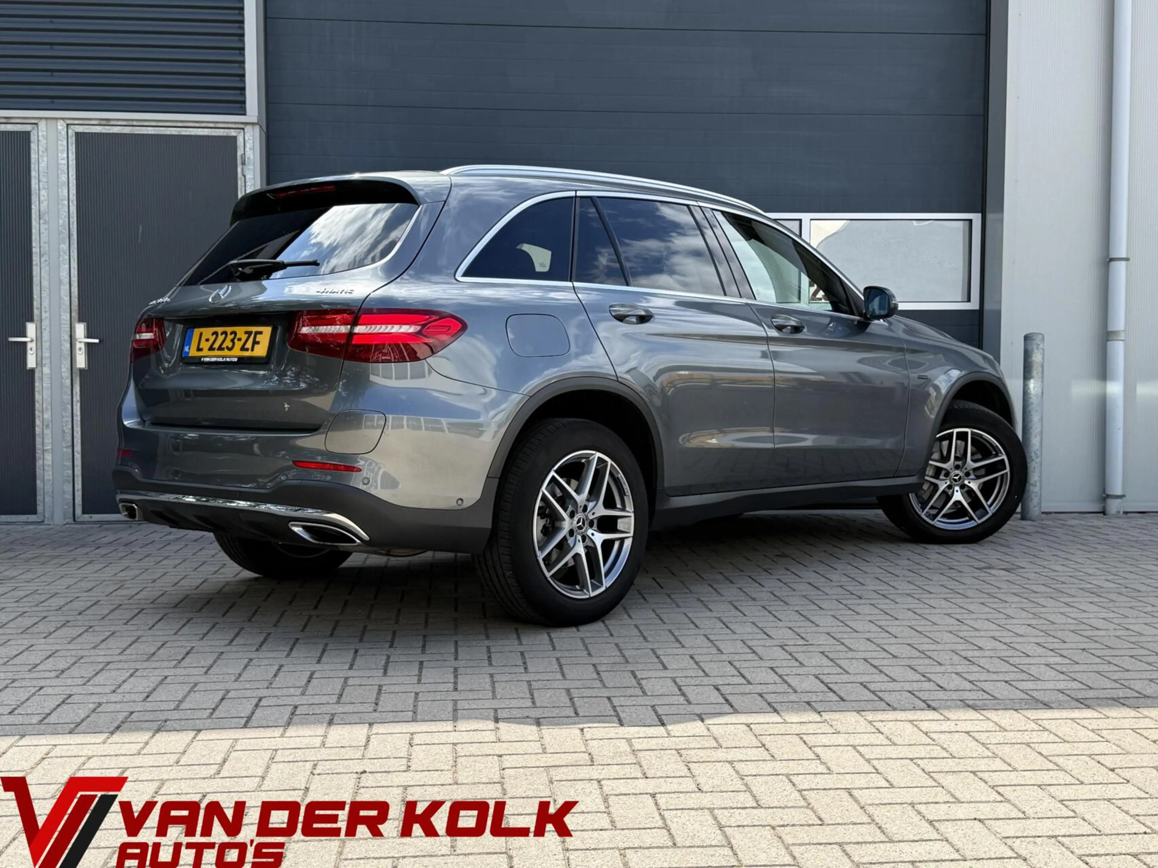Mercedes-Benz GLC 350 350e 4MATIC Premium Plus AMG-Line | Alcantara/Lede — photo 2