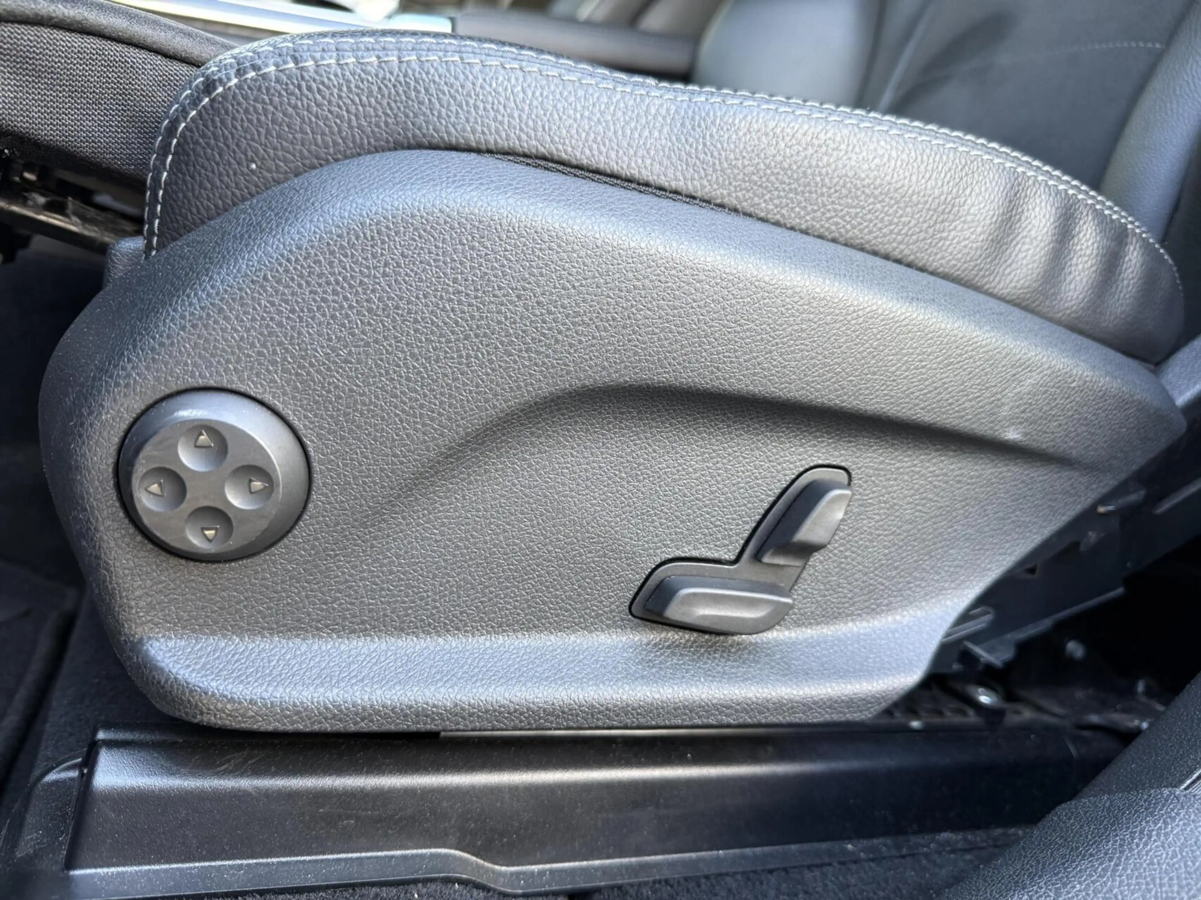 Mercedes-Benz GLC 350 350e 4MATIC Premium Plus AMG-Line | Alcantara/Lede — photo 6