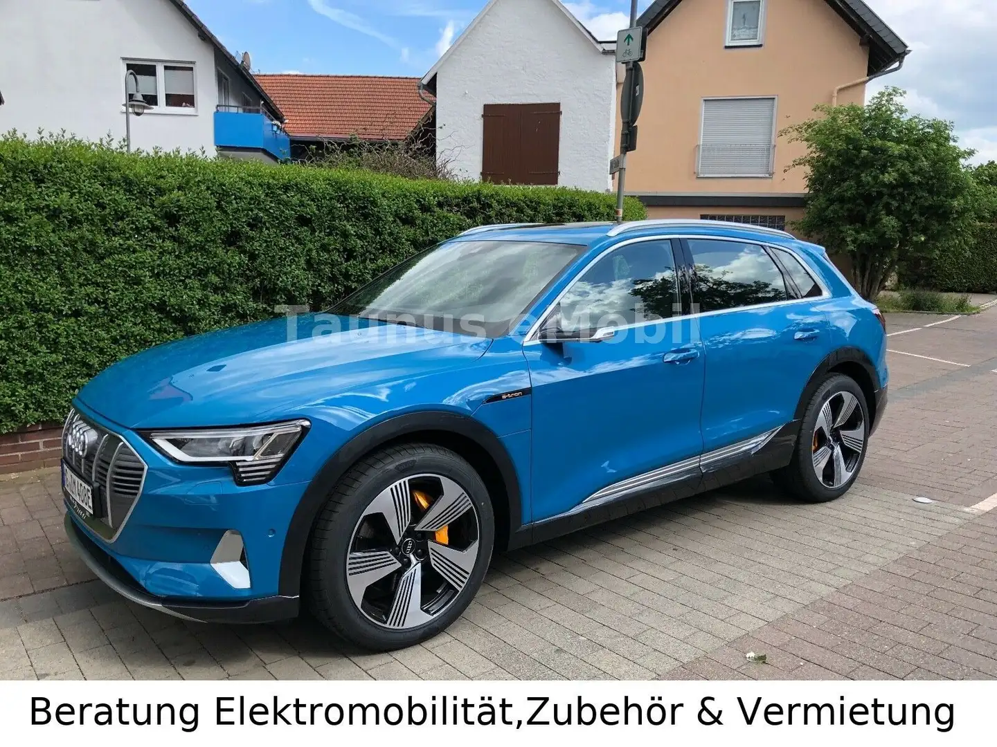 Audi e-tron 55 Quattro-edition one-Antiguablau mieten Azul - 1