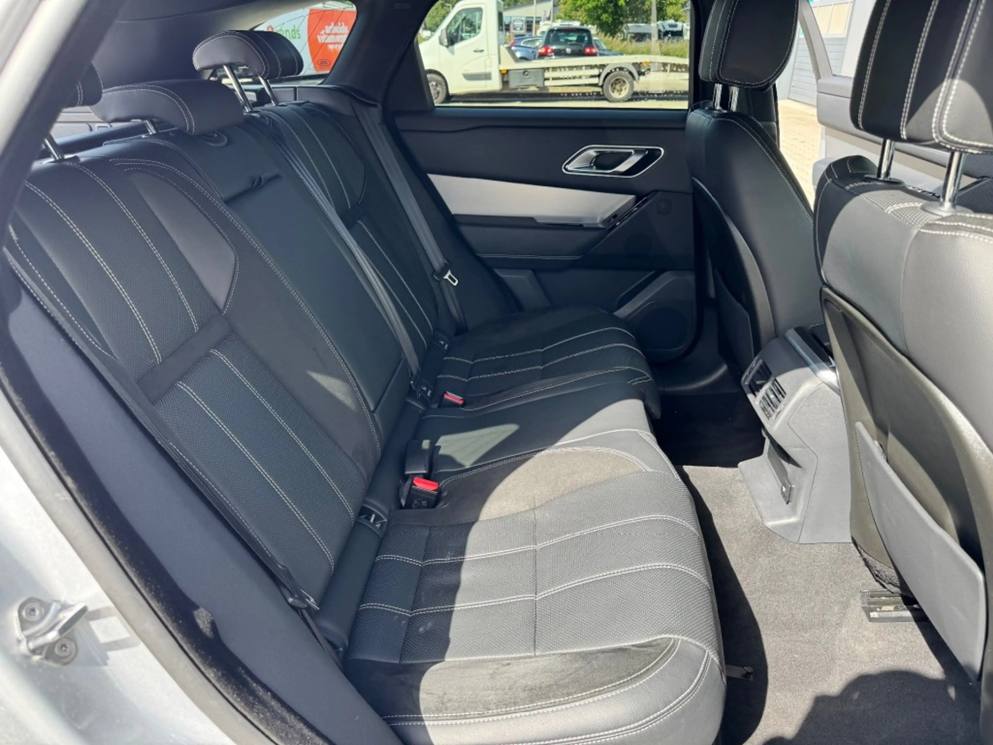 Land Rover Range Rover 2.0 T. AWD R-D / CarPlay / 22 Inch / LED / Camera — photo 13