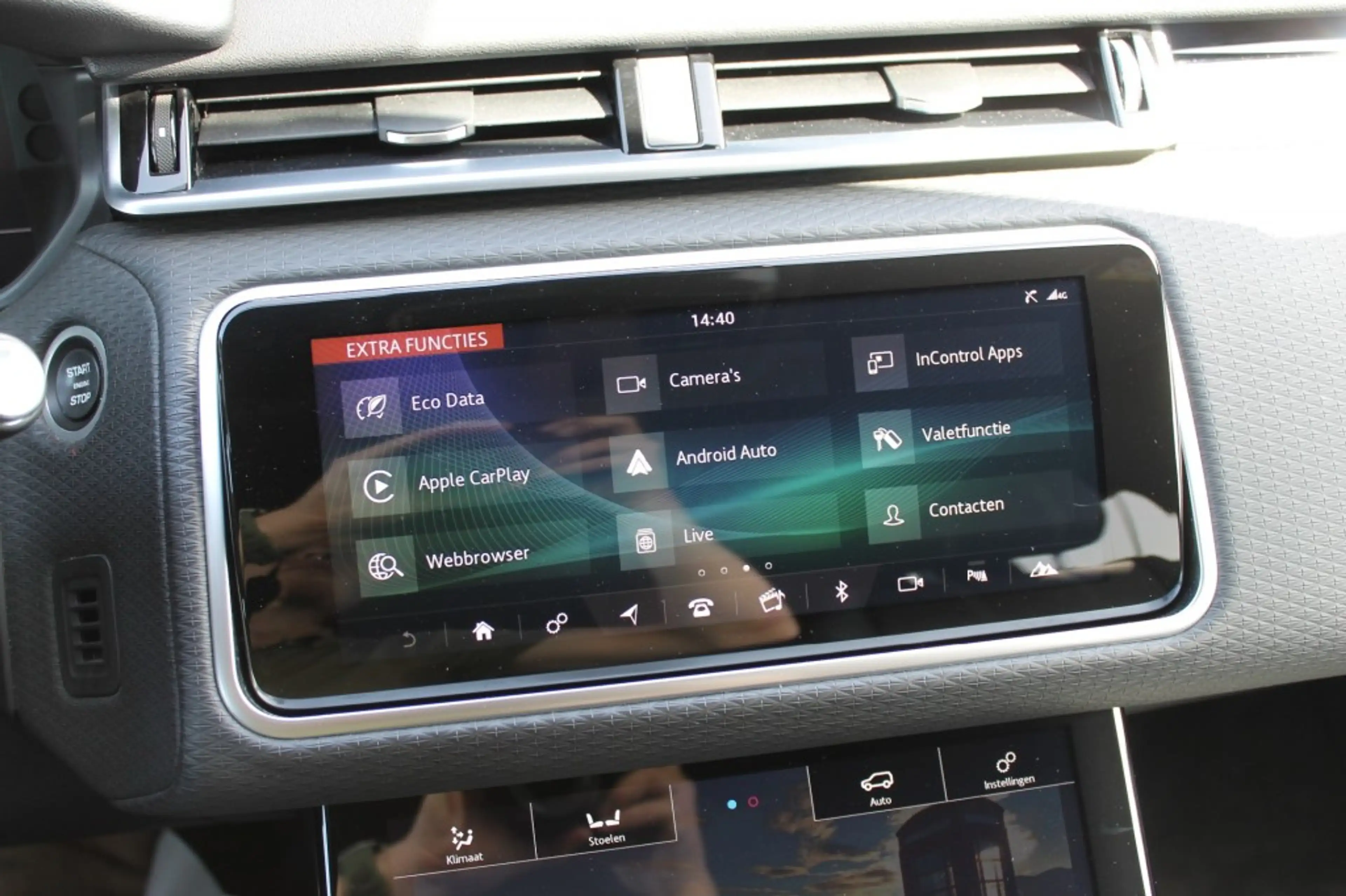 Land Rover Range Rover 2.0 T. AWD R-D / CarPlay / 22 Inch / LED / Camera — photo 28