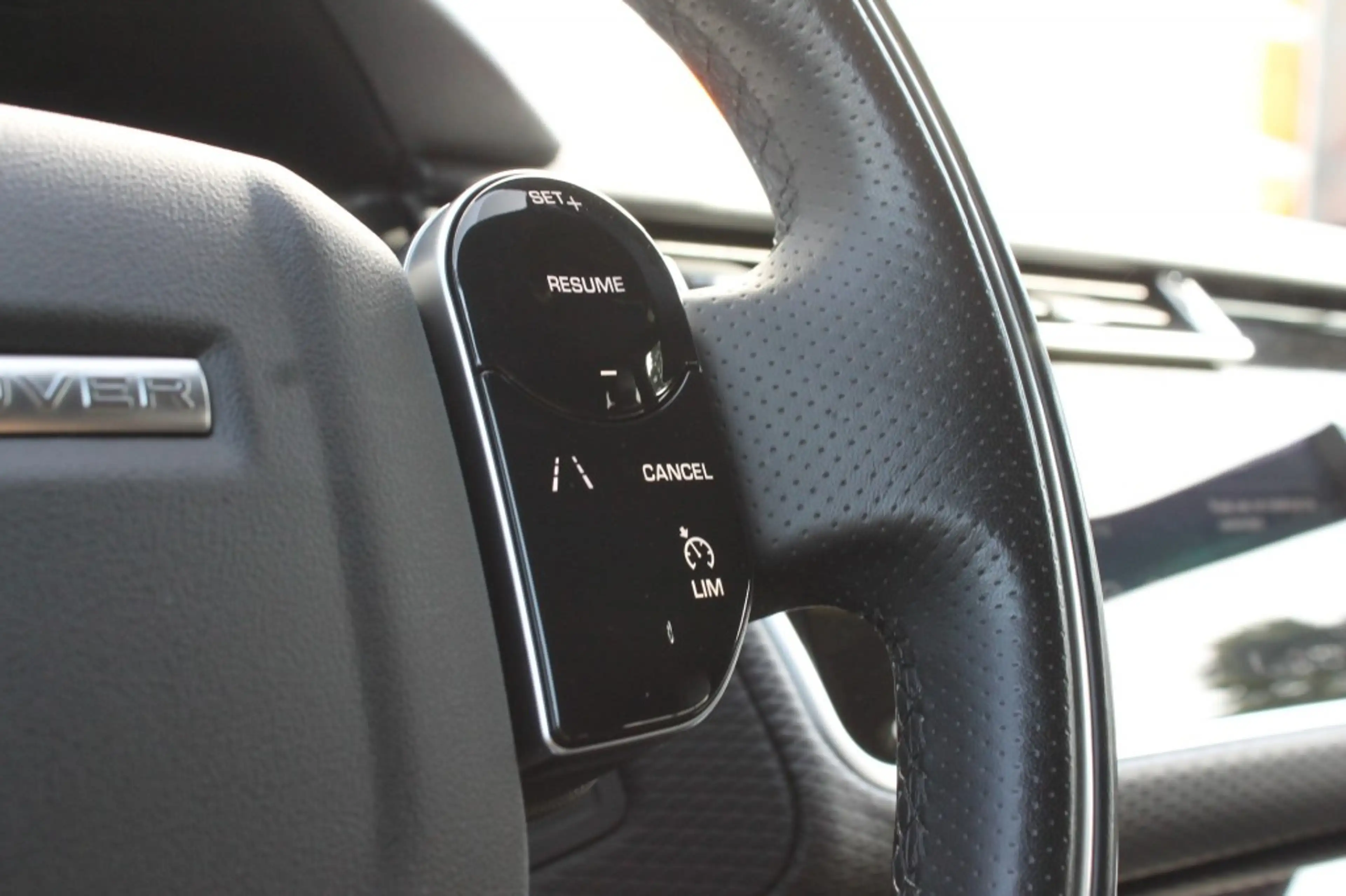 Land Rover Range Rover 2.0 T. AWD R-D / CarPlay / 22 Inch / LED / Camera — photo 25