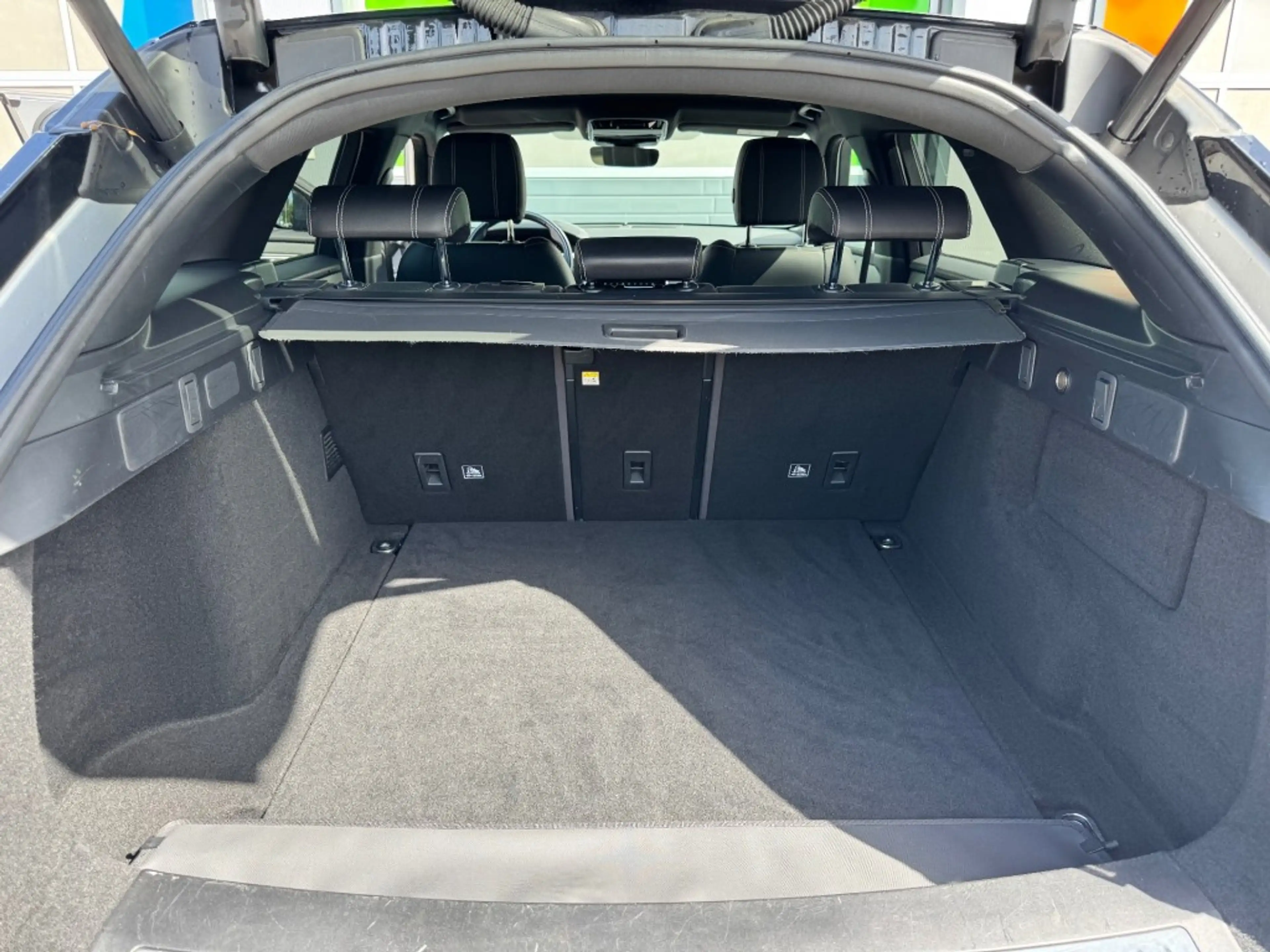 Land Rover Range Rover 2.0 T. AWD R-D / CarPlay / 22 Inch / LED / Camera — photo 14