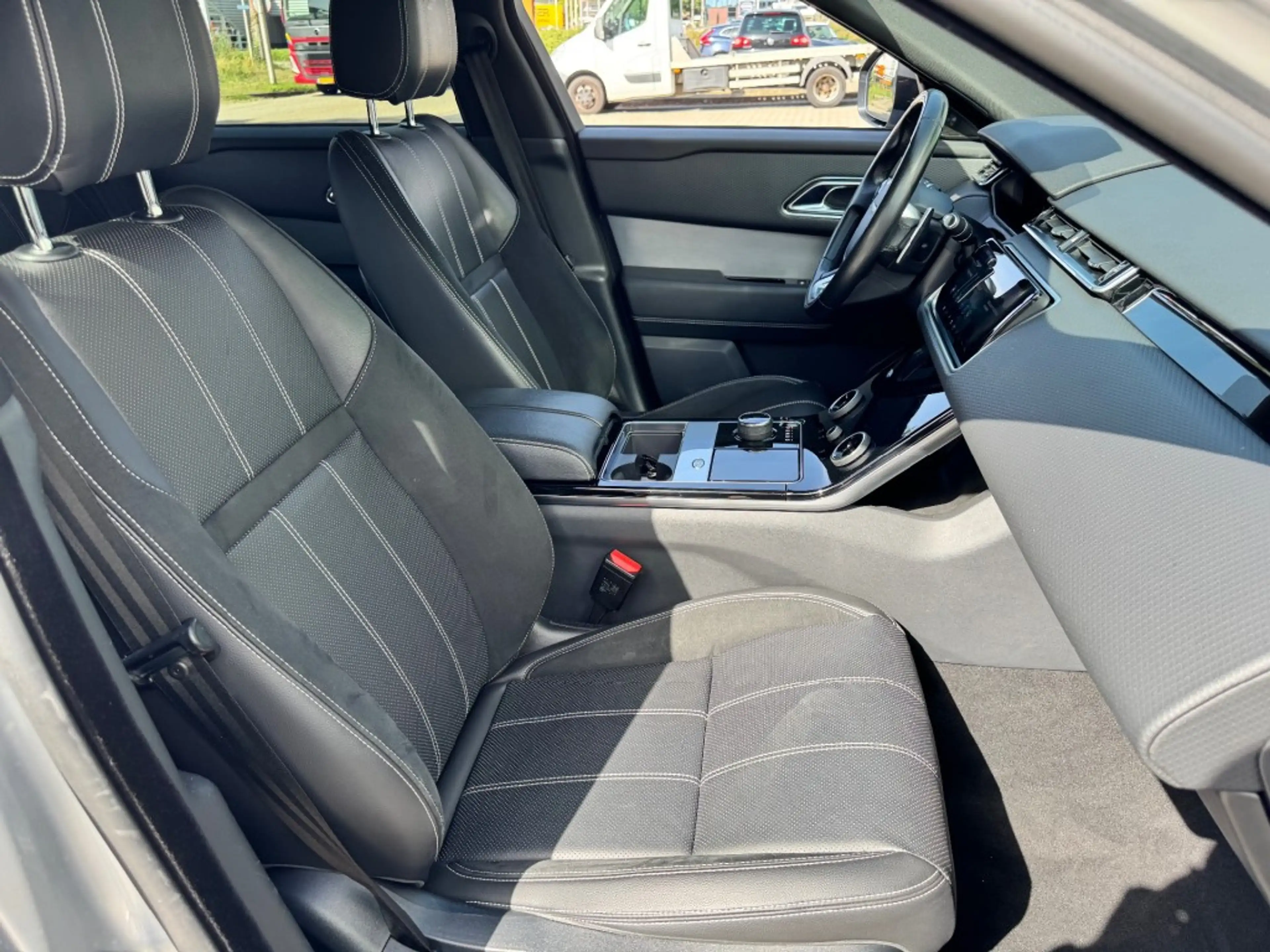 Land Rover Range Rover 2.0 T. AWD R-D / CarPlay / 22 Inch / LED / Camera — photo 12