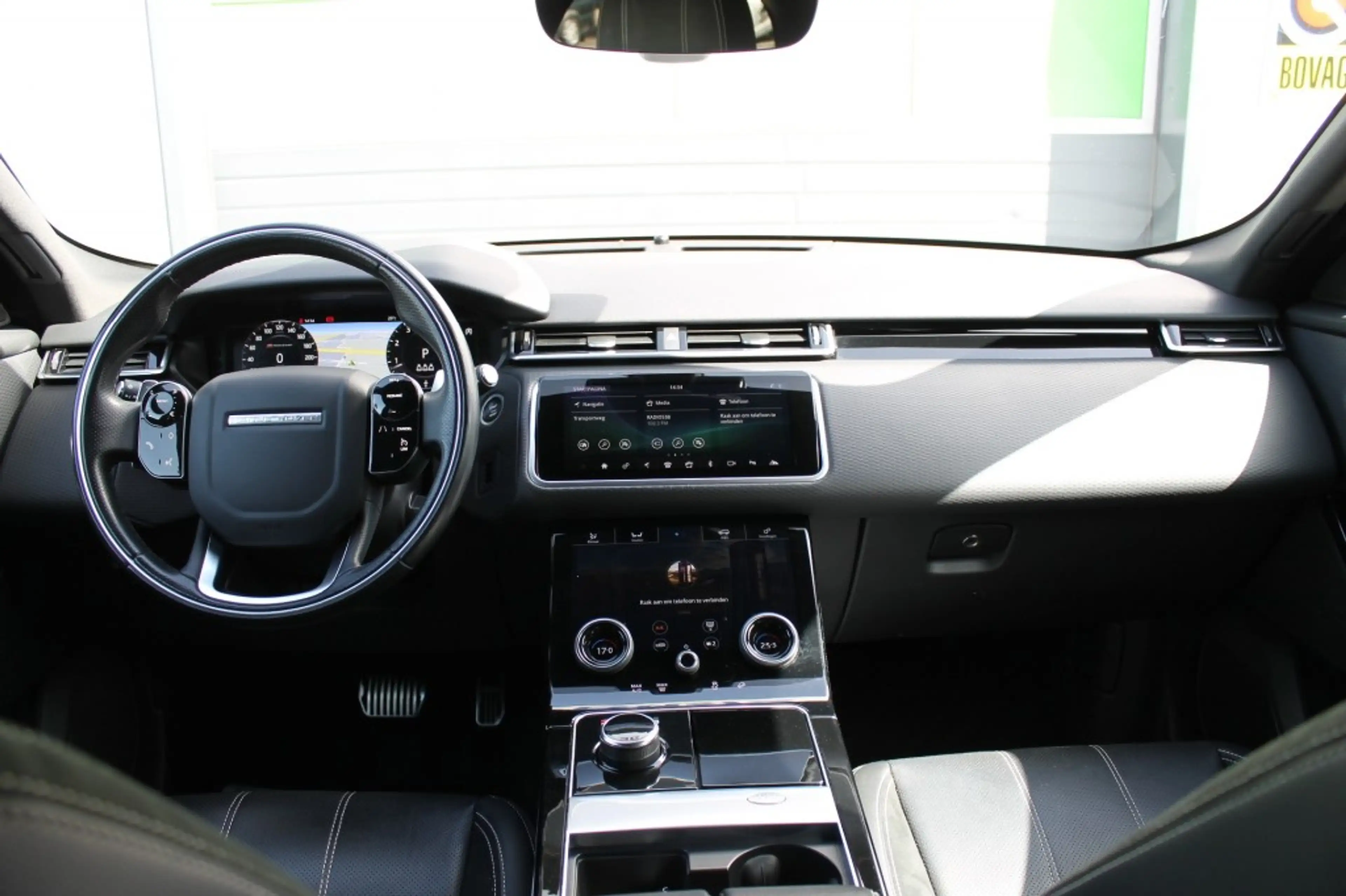 Land Rover Range Rover 2.0 T. AWD R-D / CarPlay / 22 Inch / LED / Camera — photo 2