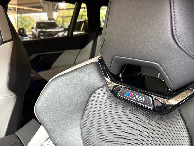 BMW M5 Touring M Driver´s Package DA/PA Prof PANO B/W — photo 28