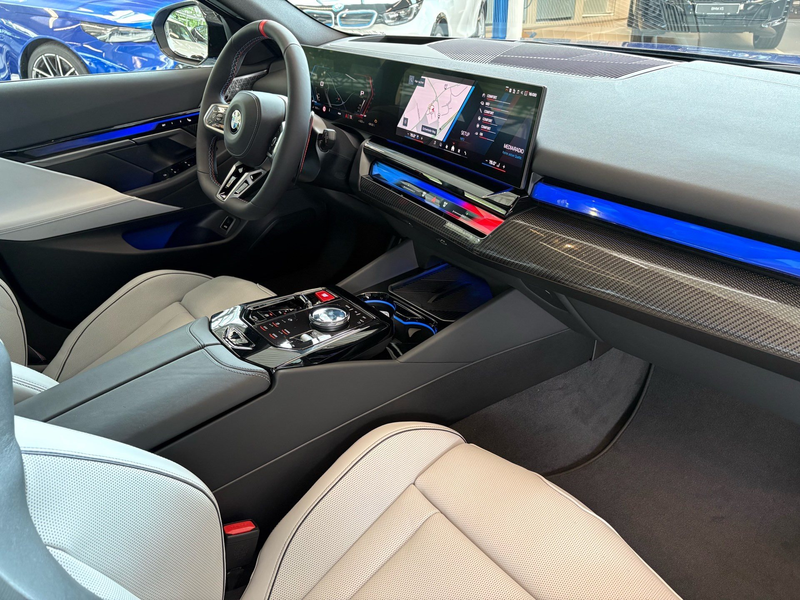 BMW M5 Touring M Driver´s Package DA/PA Prof PANO B/W — photo 10