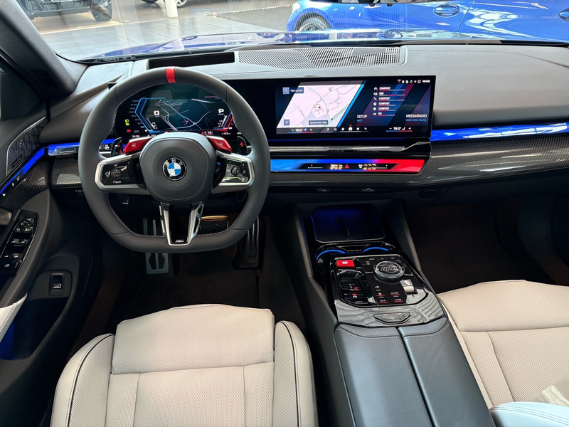 BMW M5 Touring M Driver´s Package DA/PA Prof PANO B/W — photo 7