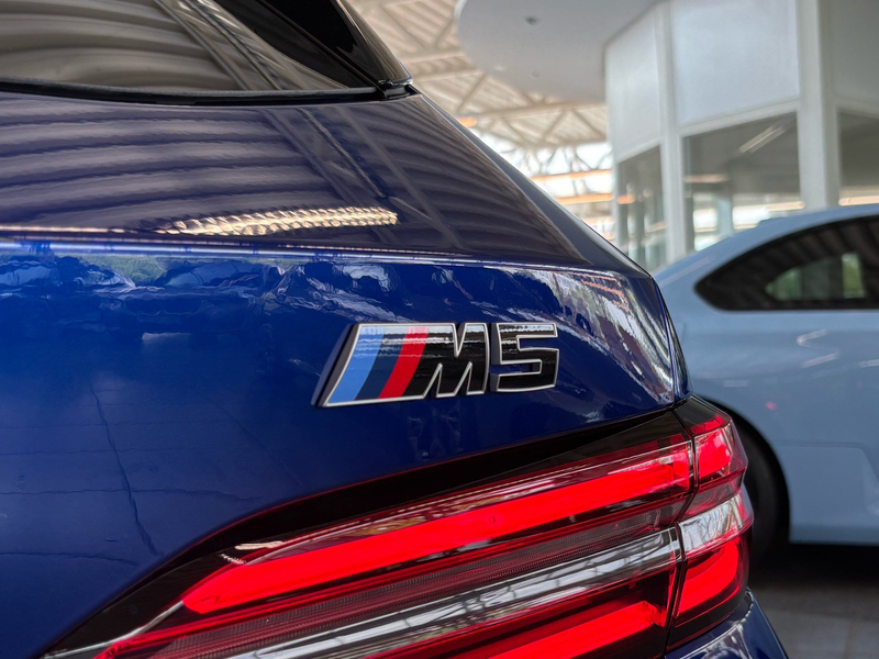 BMW M5 Touring M Driver´s Package DA/PA Prof PANO B/W — photo 5