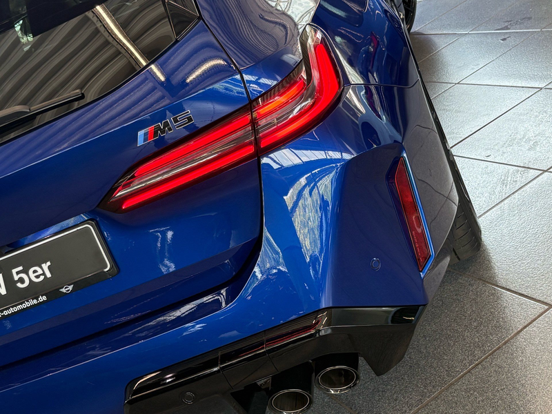 BMW M5 Touring M Driver´s Package DA/PA Prof PANO B/W — photo 4