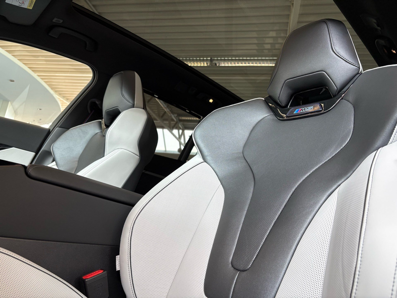 BMW M5 Touring M Driver´s Package DA/PA Prof PANO B/W — photo 24